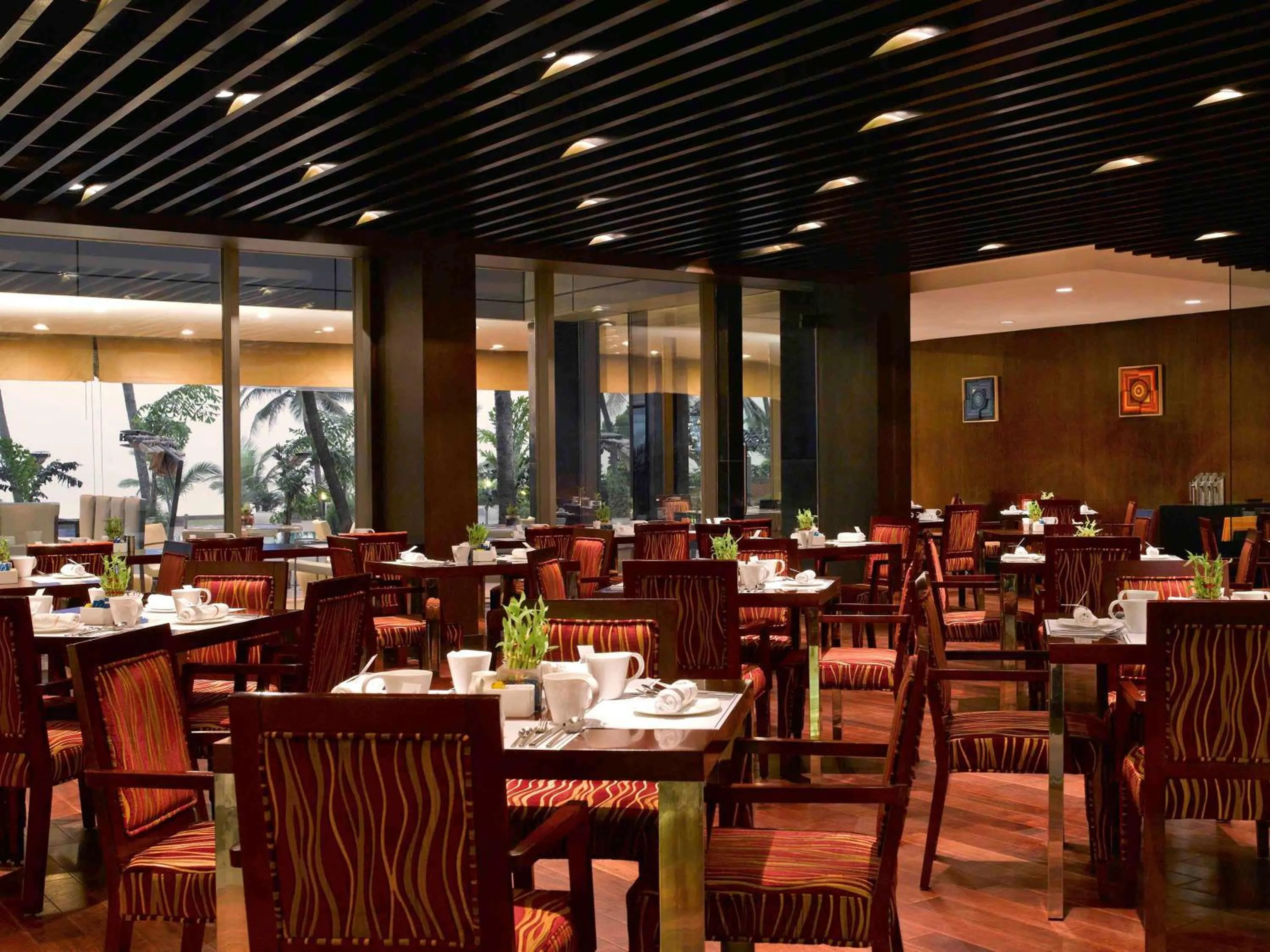Restaurant/places to eat in Novotel Mumbai Juhu Beach