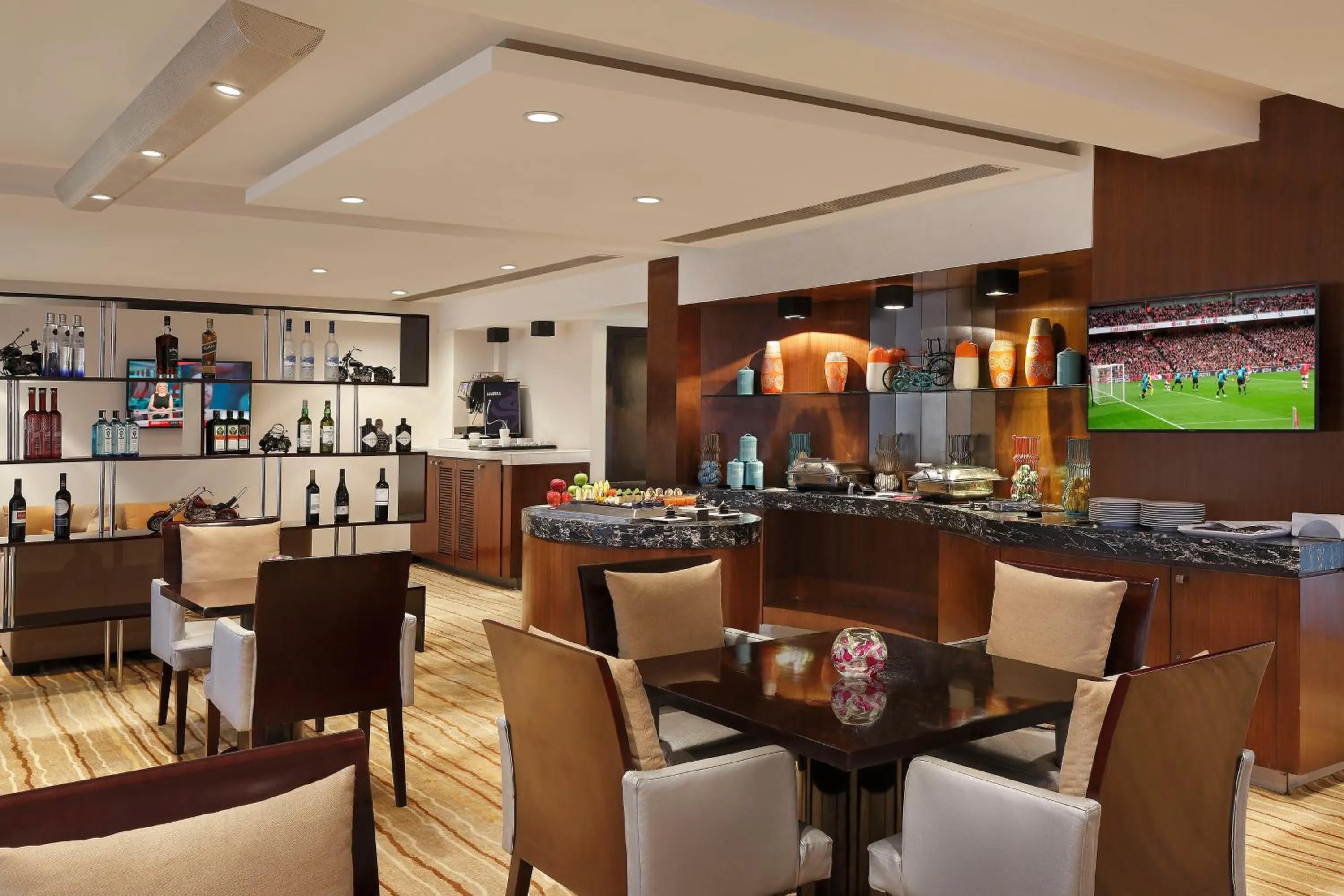 Restaurant/places to eat in Novotel Mumbai Juhu Beach