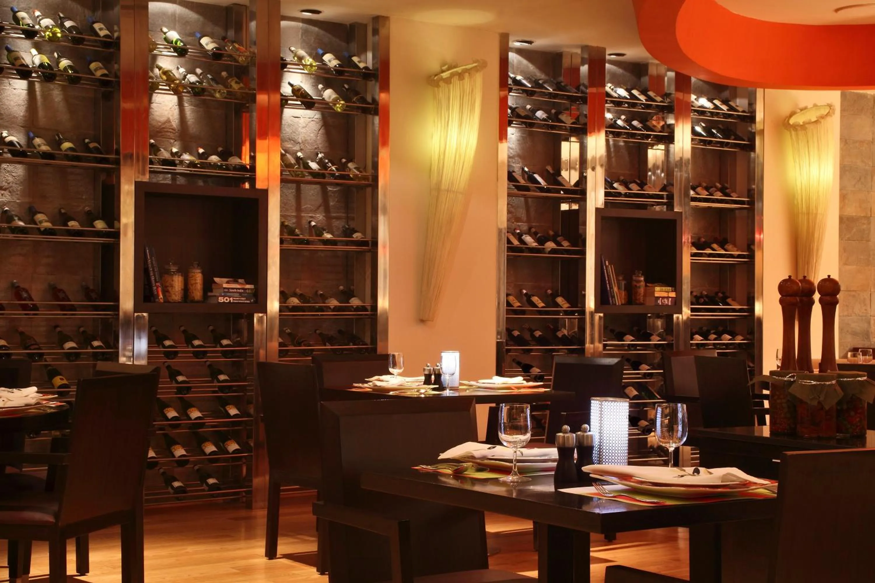 Restaurant/places to eat in Novotel Mumbai Juhu Beach