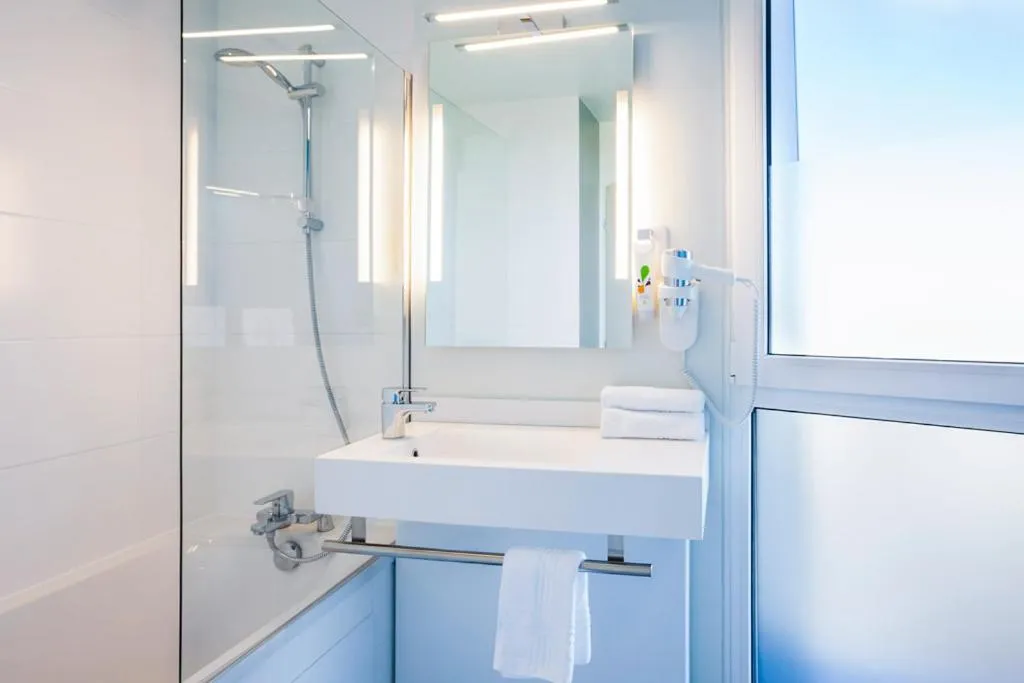 Bathroom in Ibis Styles Mulhouse Centre Gare