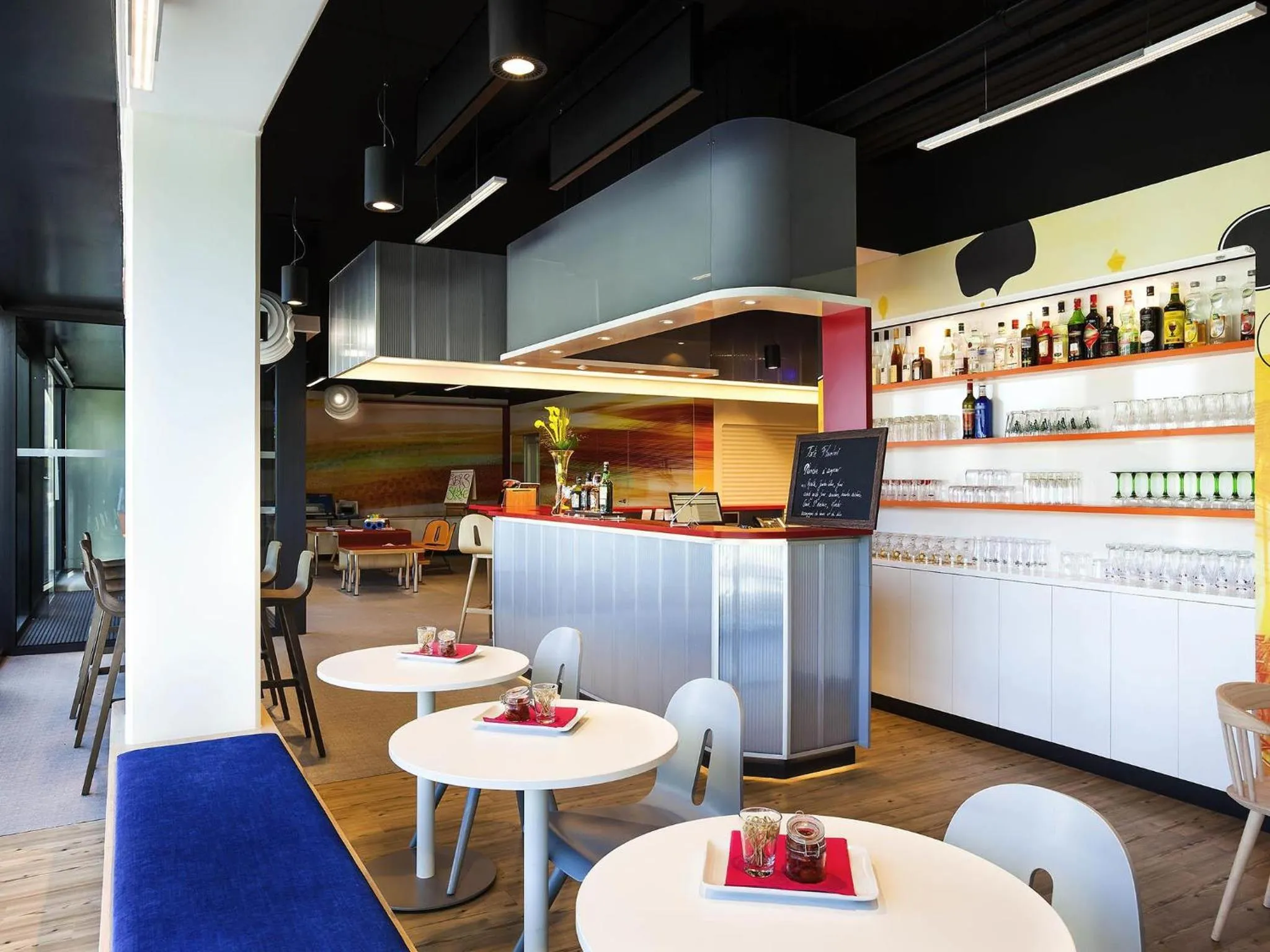 Lounge or bar in Ibis Styles Mulhouse Centre Gare