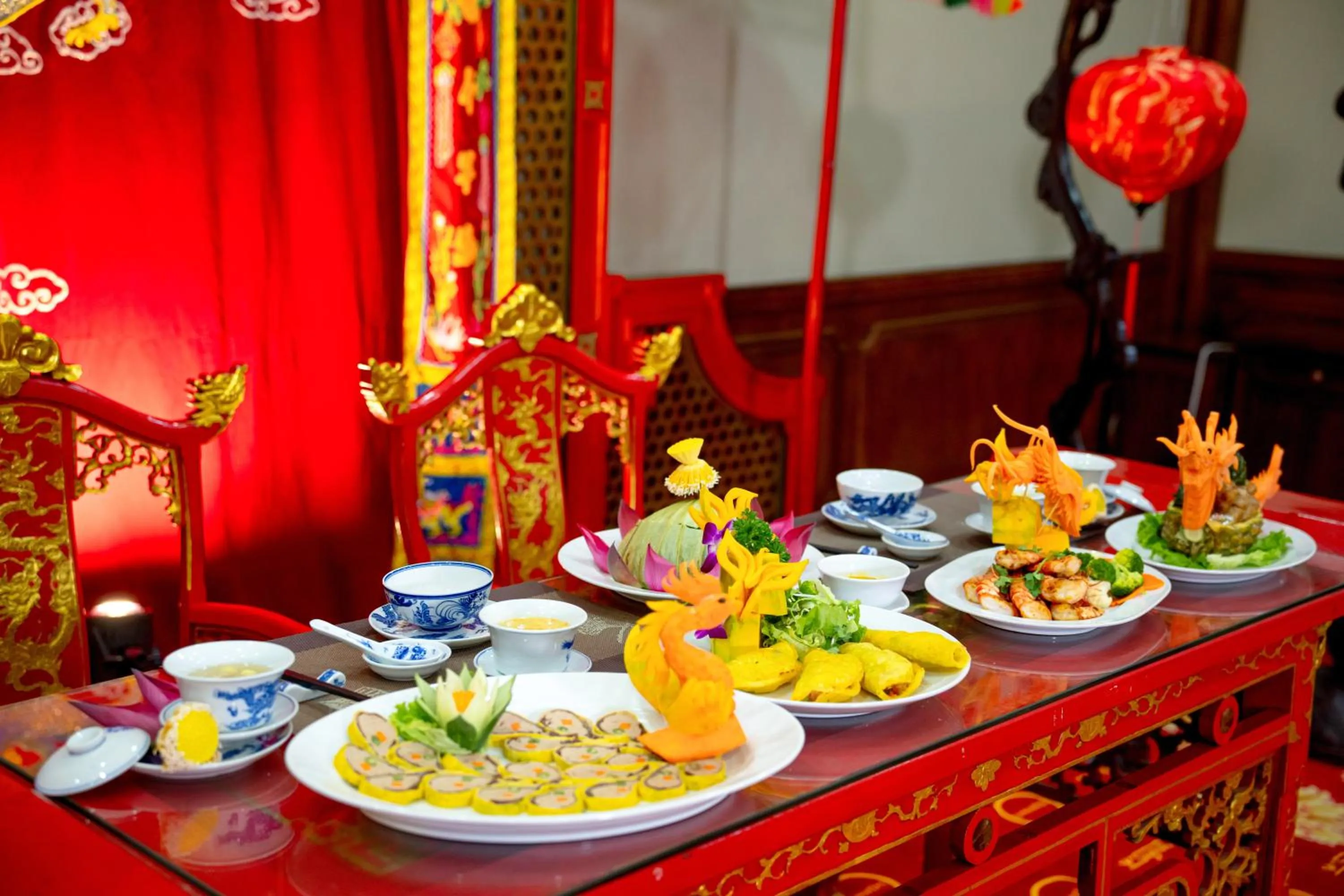 Food and drinks in TTC Imperial Hotel