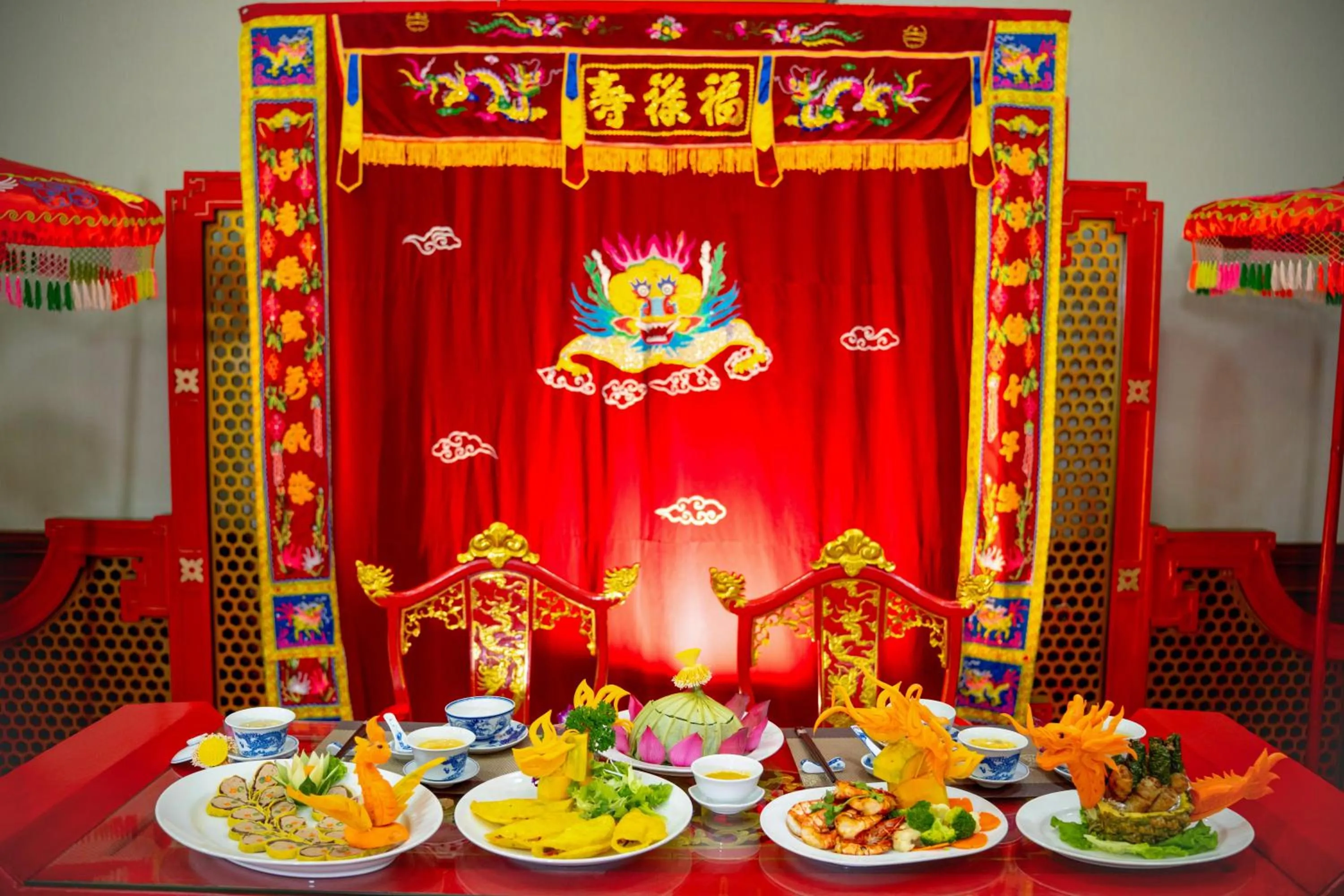 Food and drinks in TTC Imperial Hotel