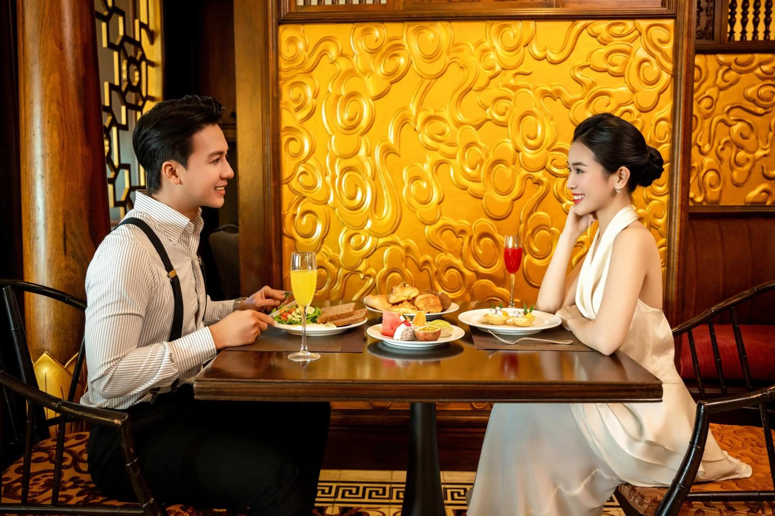 Restaurant/places to eat in TTC Imperial Hotel