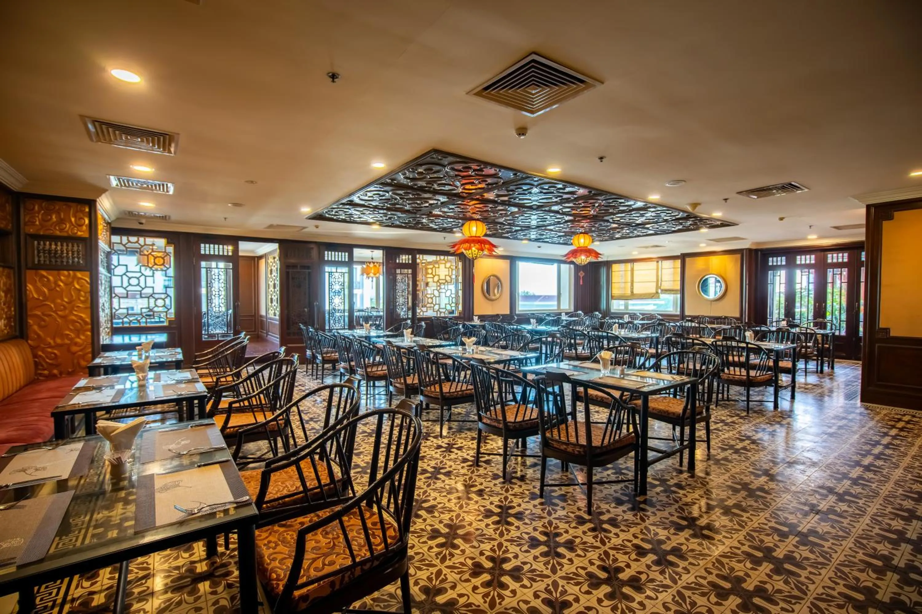 Restaurant/places to eat in TTC Imperial Hotel