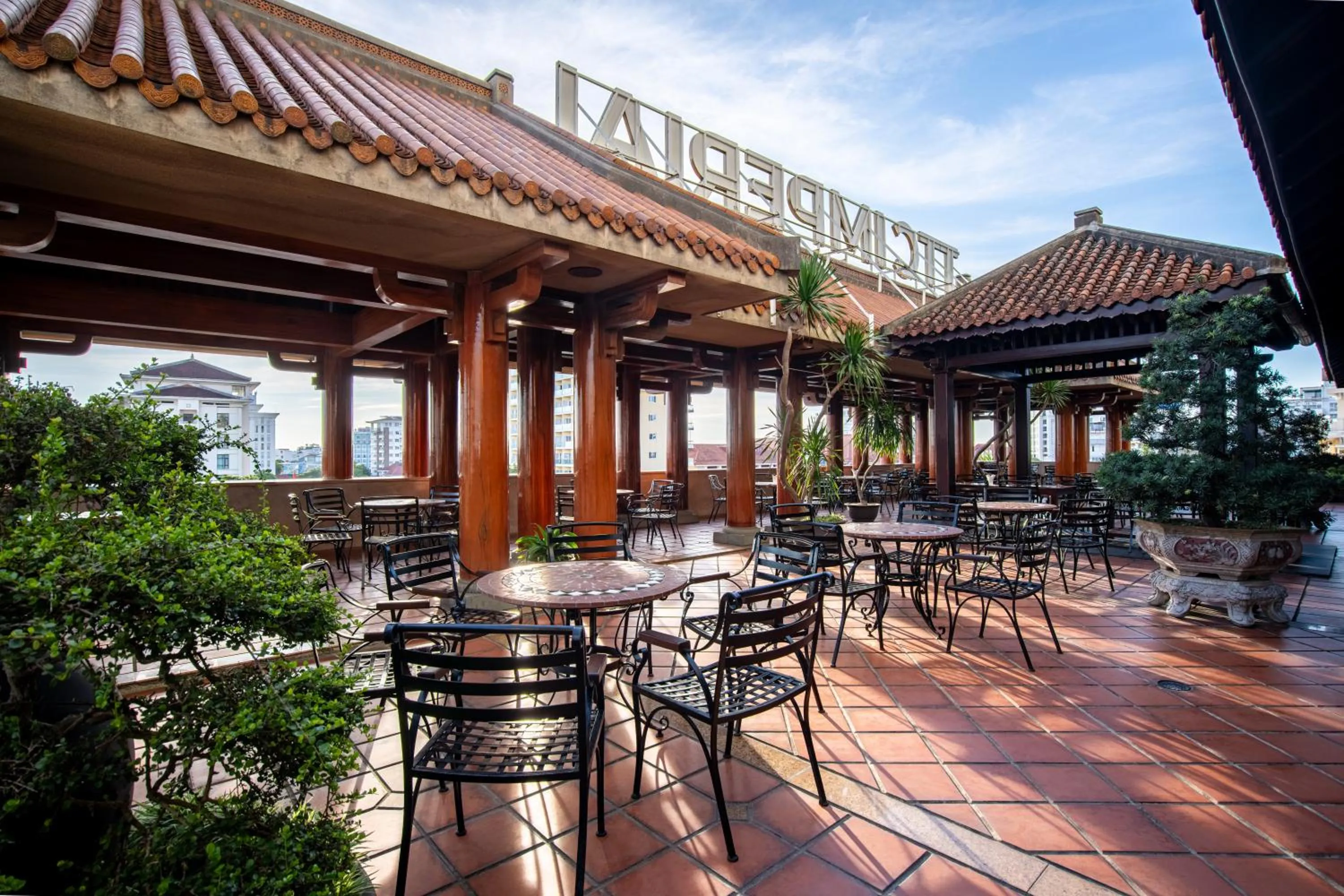 Restaurant/places to eat in TTC Imperial Hotel