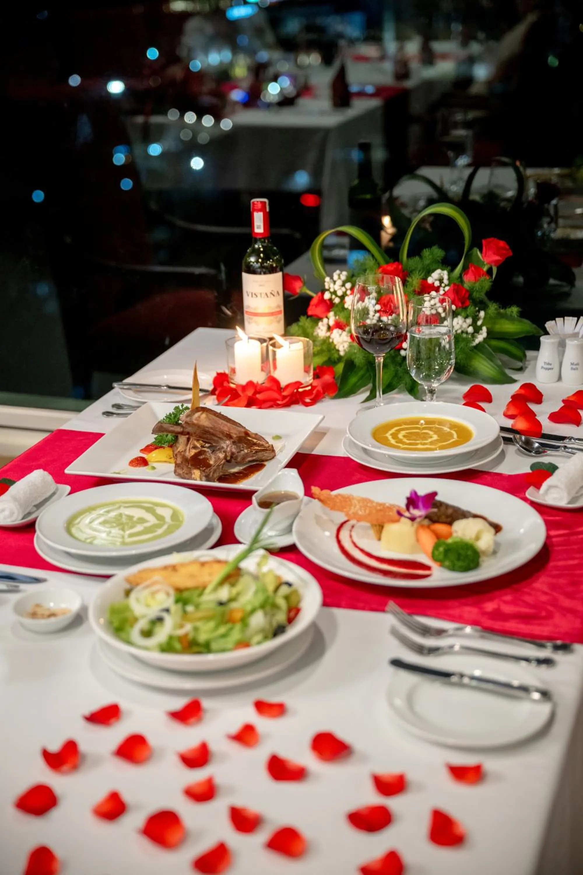 Restaurant/places to eat in TTC Imperial Hotel