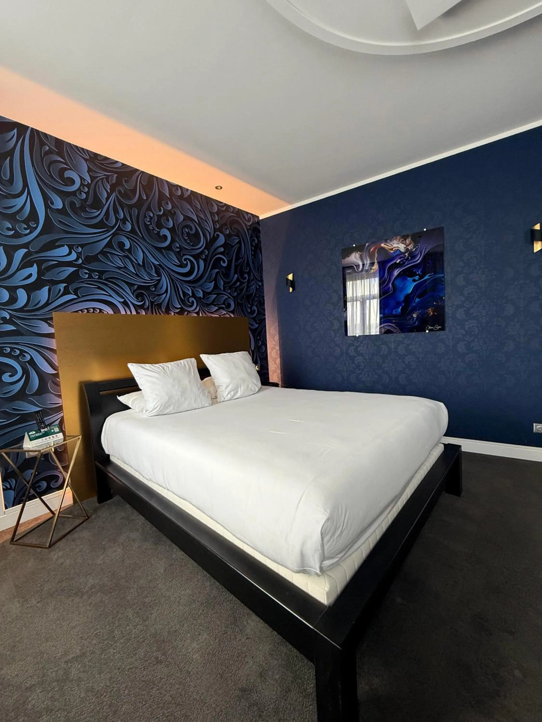 Photo of the whole room, Bed in LOGIS Hôtel Borel