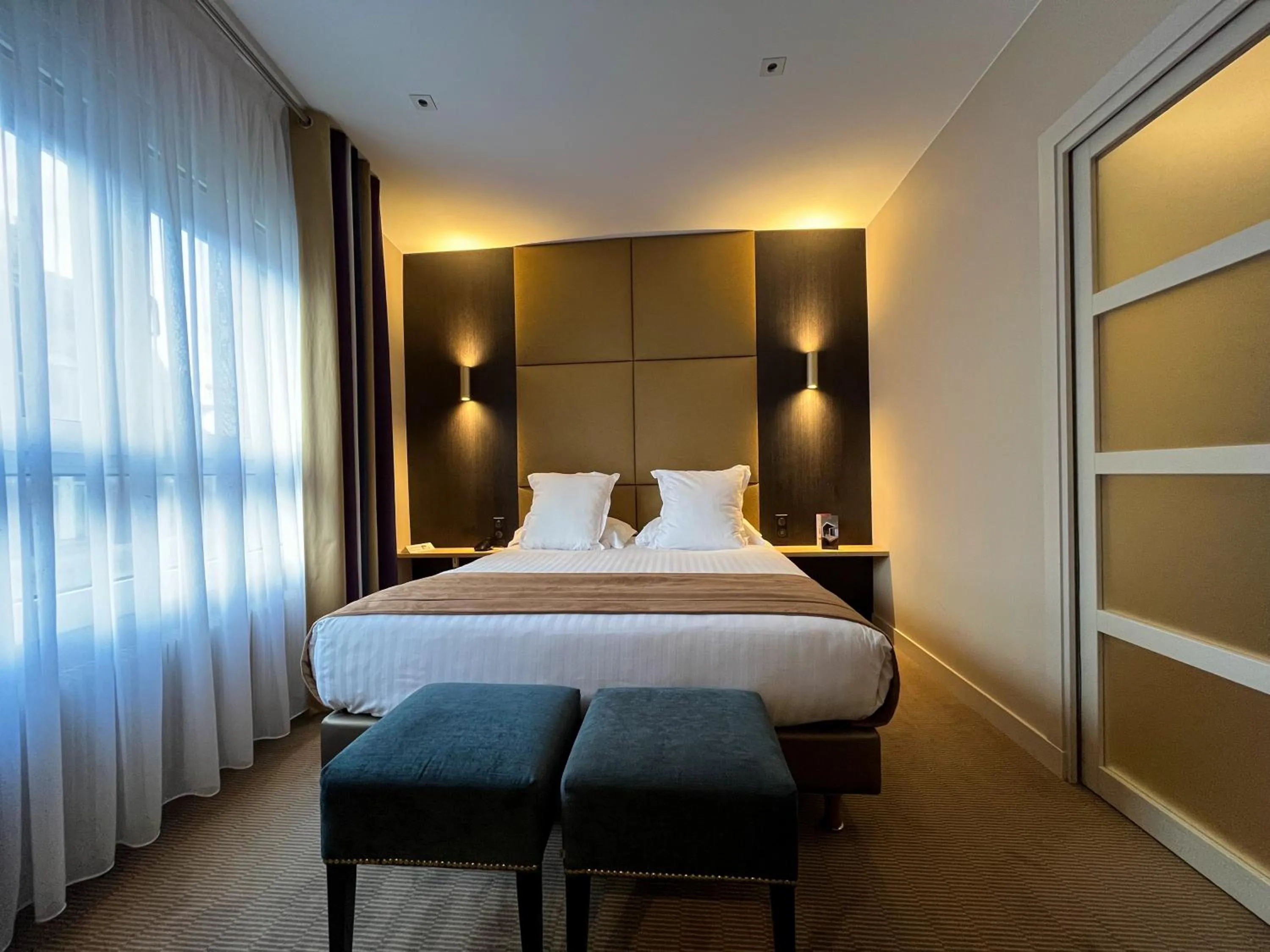 Photo of the whole room, Bed in LOGIS Hôtel Borel