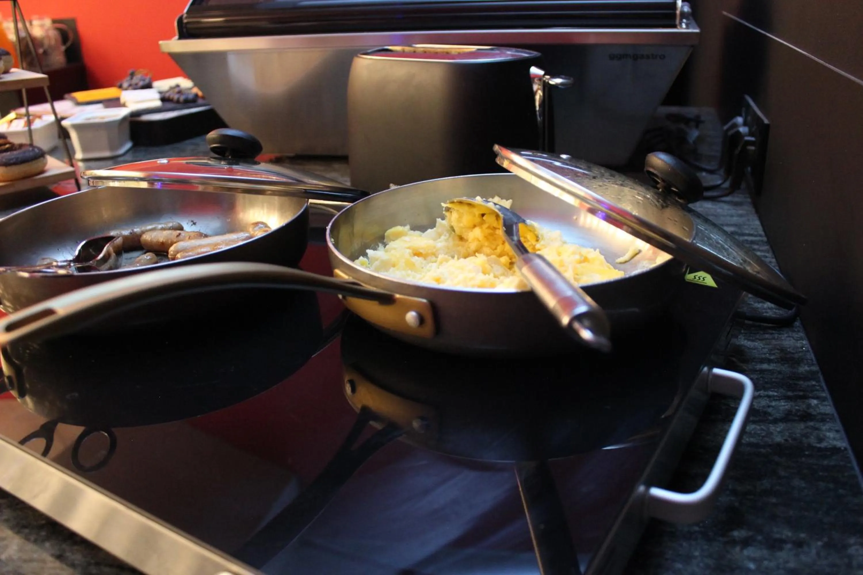 Breakfast in LOGIS Hôtel Borel