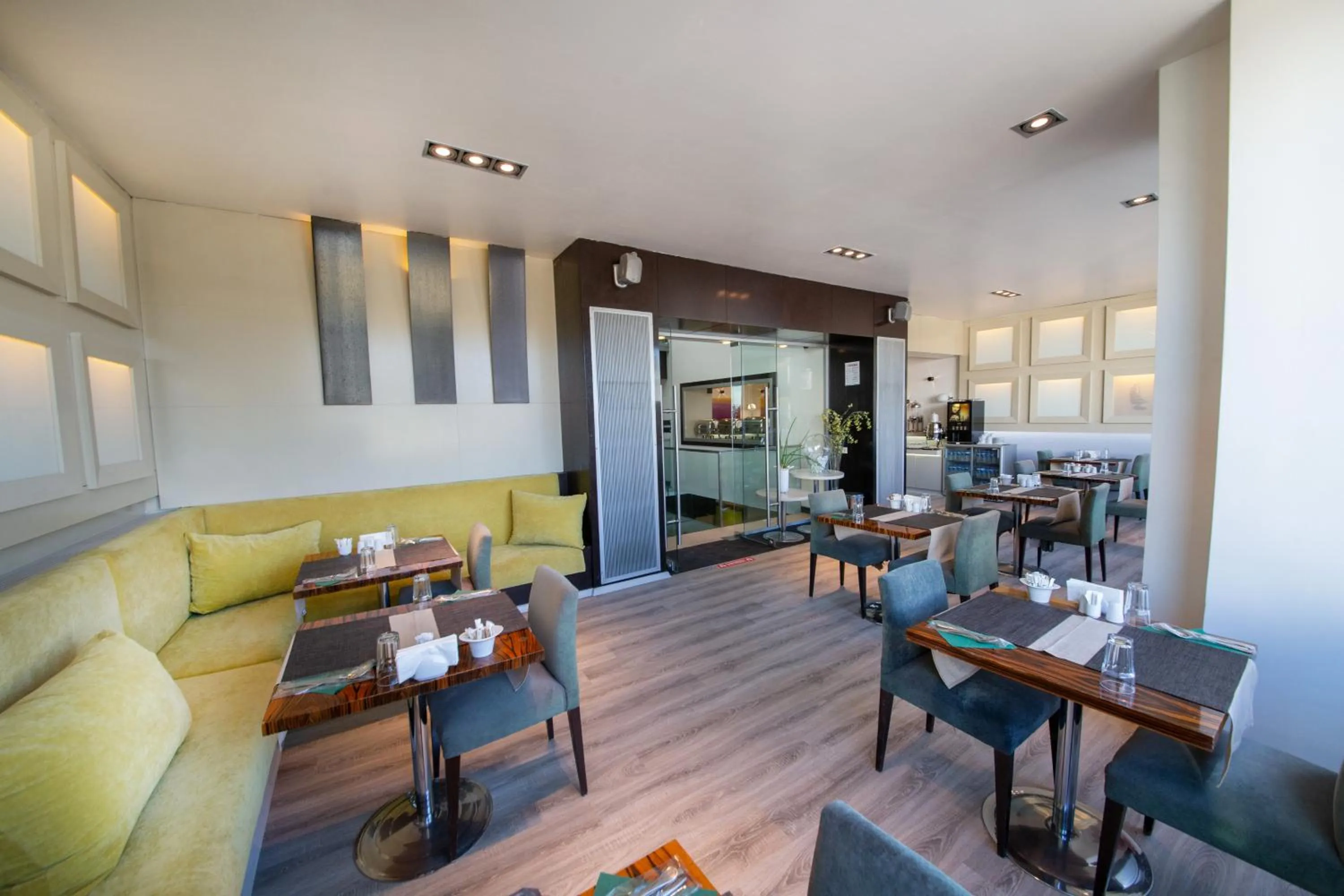 Restaurant/places to eat in MY Hotel