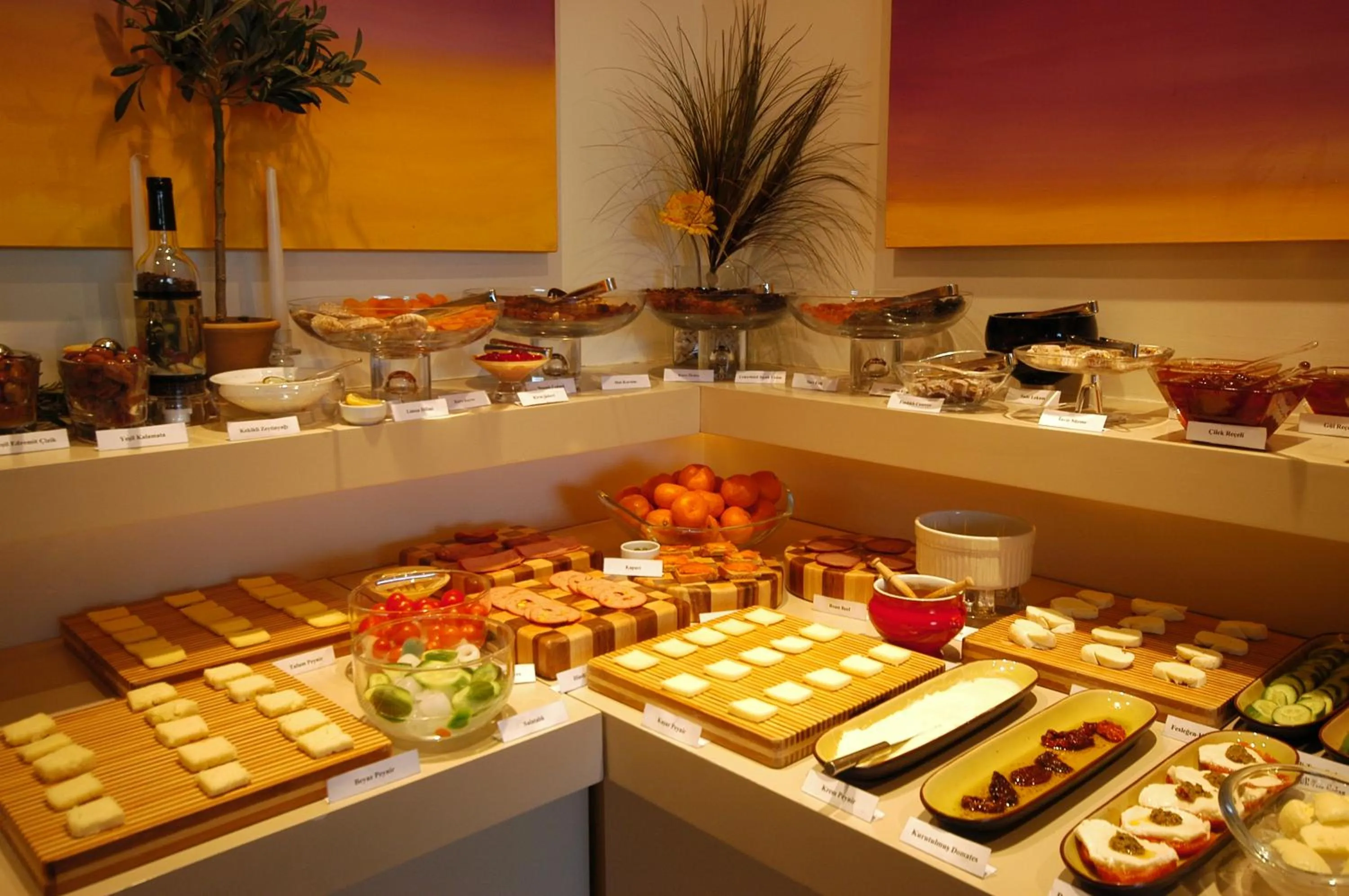 Restaurant/places to eat in MY Hotel