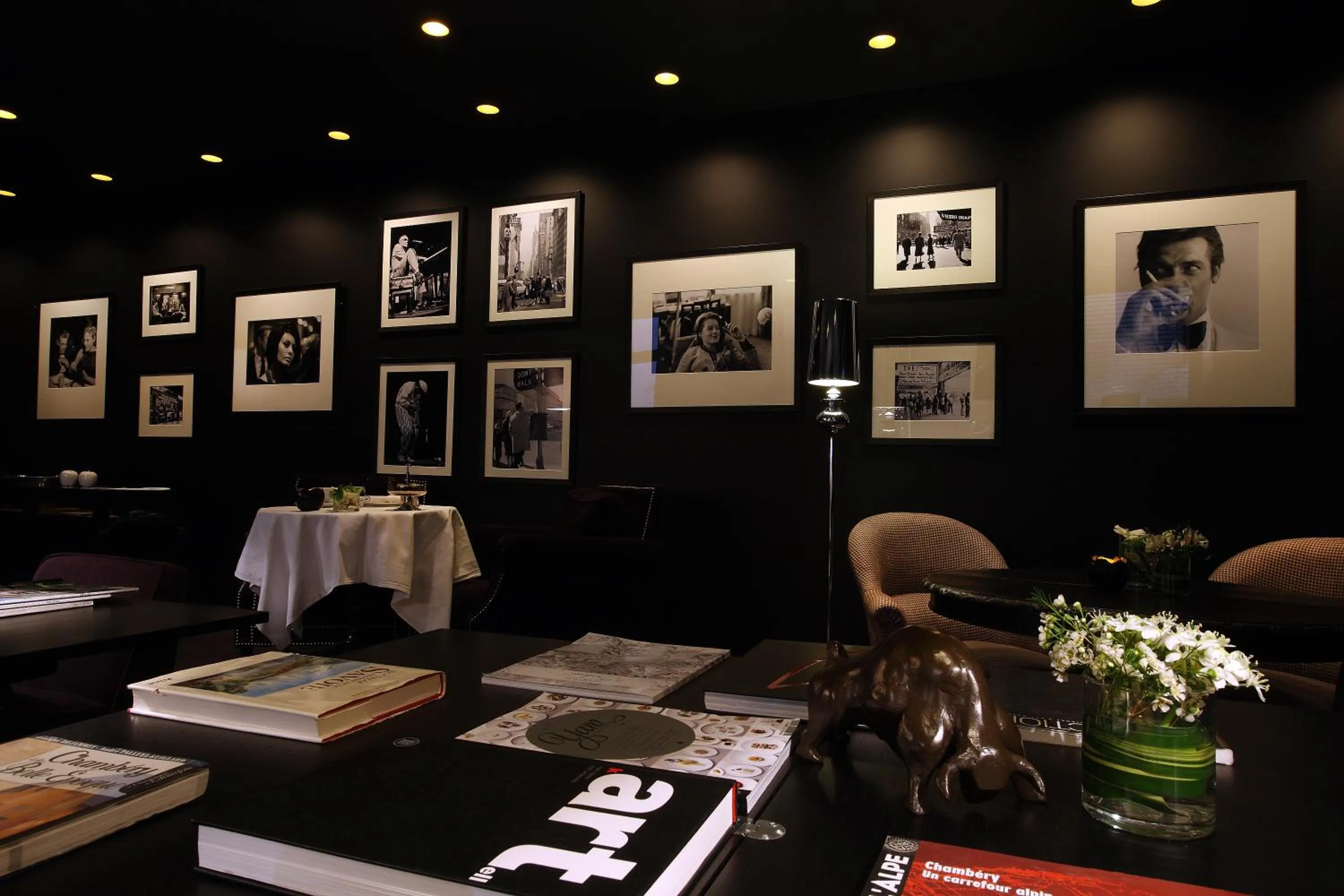 Restaurant/places to eat in Petit Hôtel Confidentiel