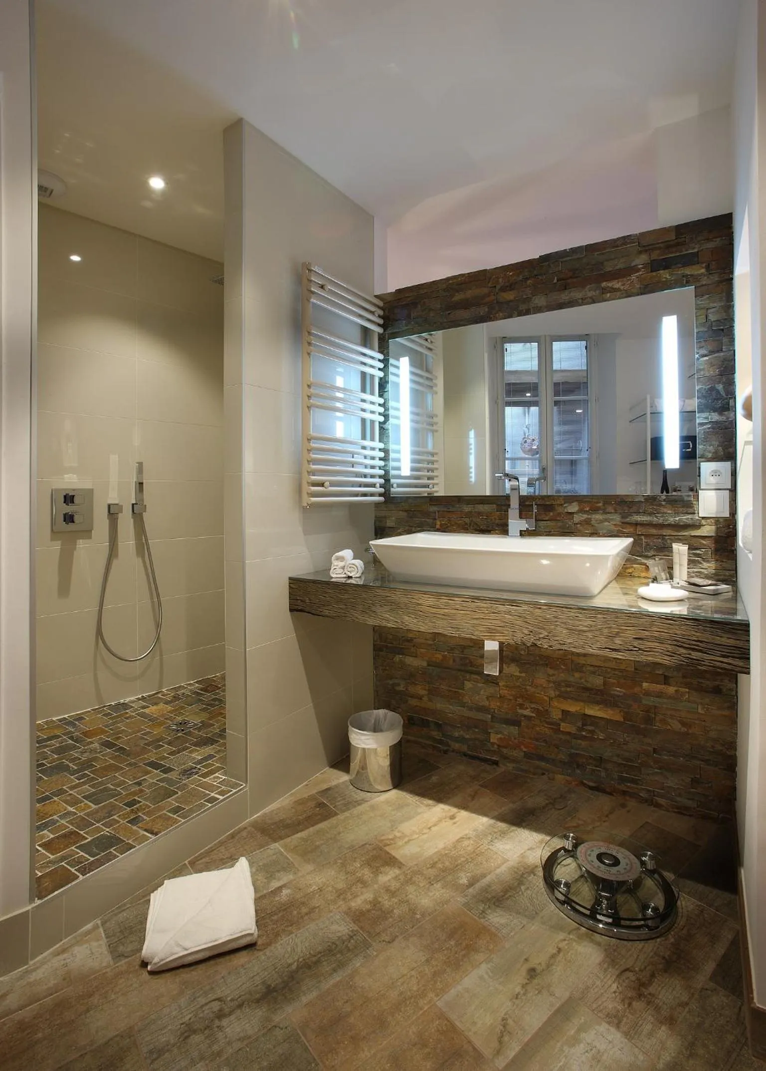 Bathroom in Petit Hôtel Confidentiel