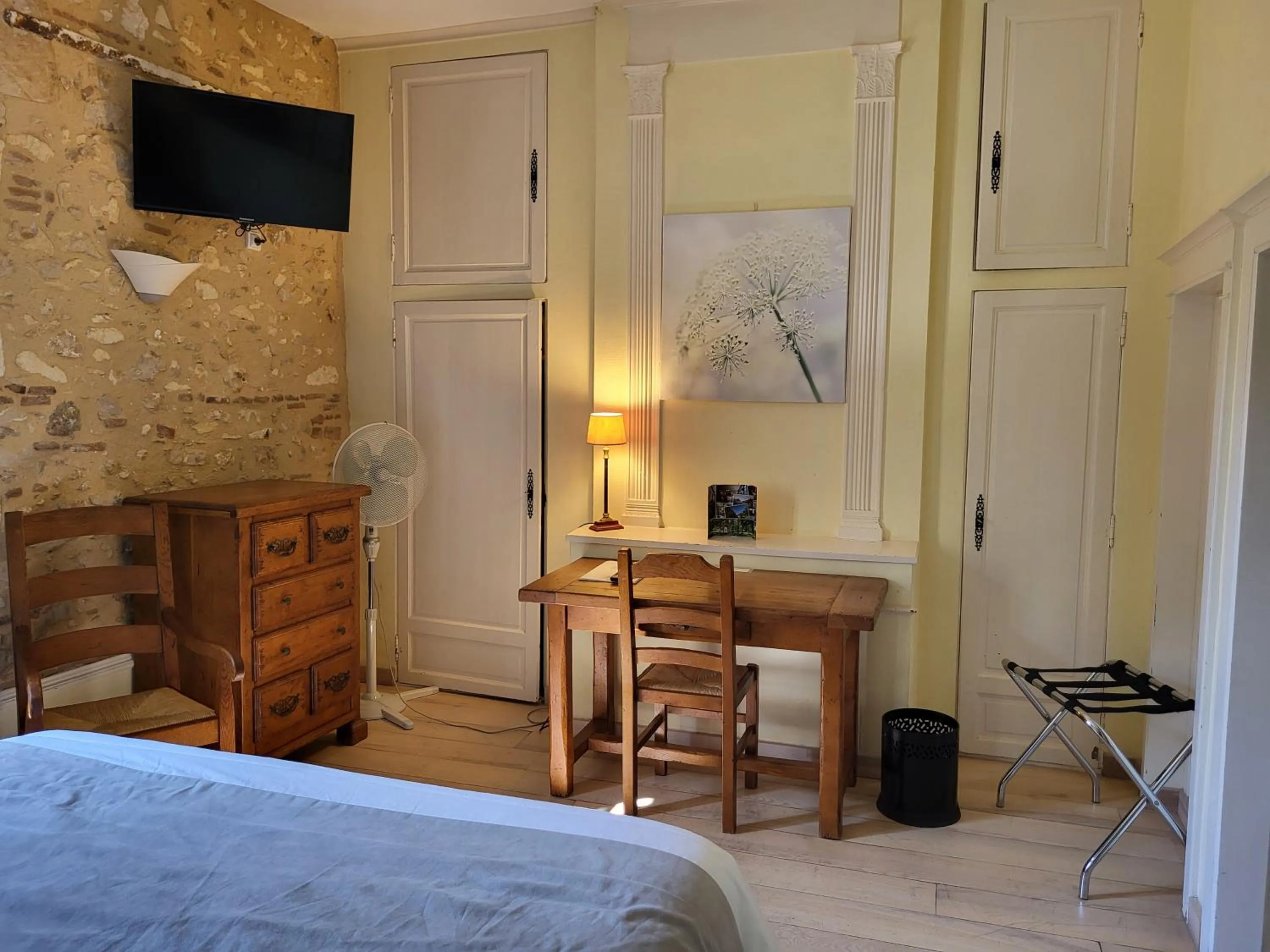 Bed in Hôtel La Flambée