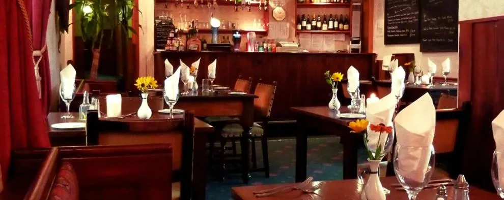 Restaurant/places to eat in The Douglas Hotel