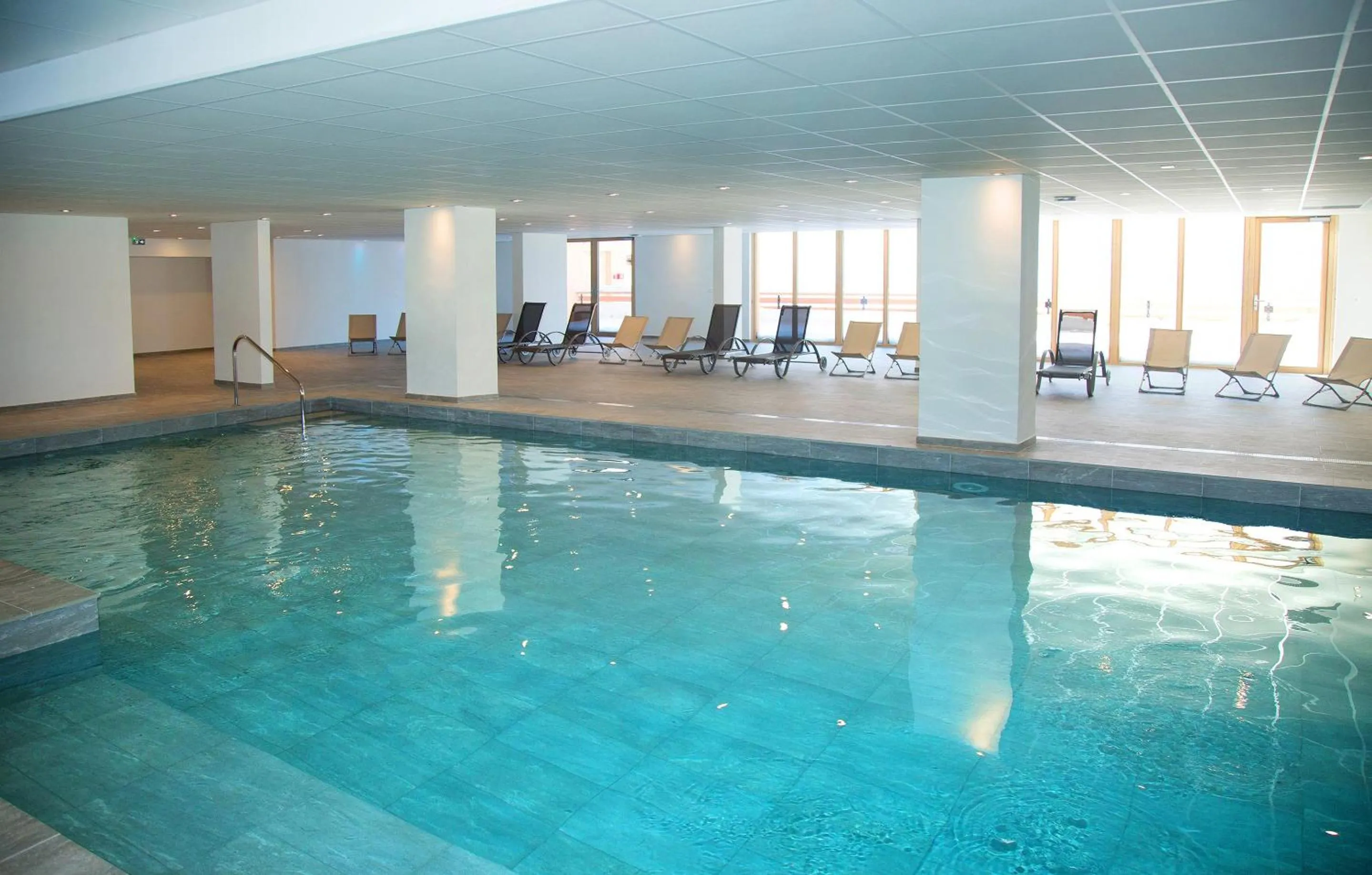 Swimming pool in Résidence Odalys Front de Neige