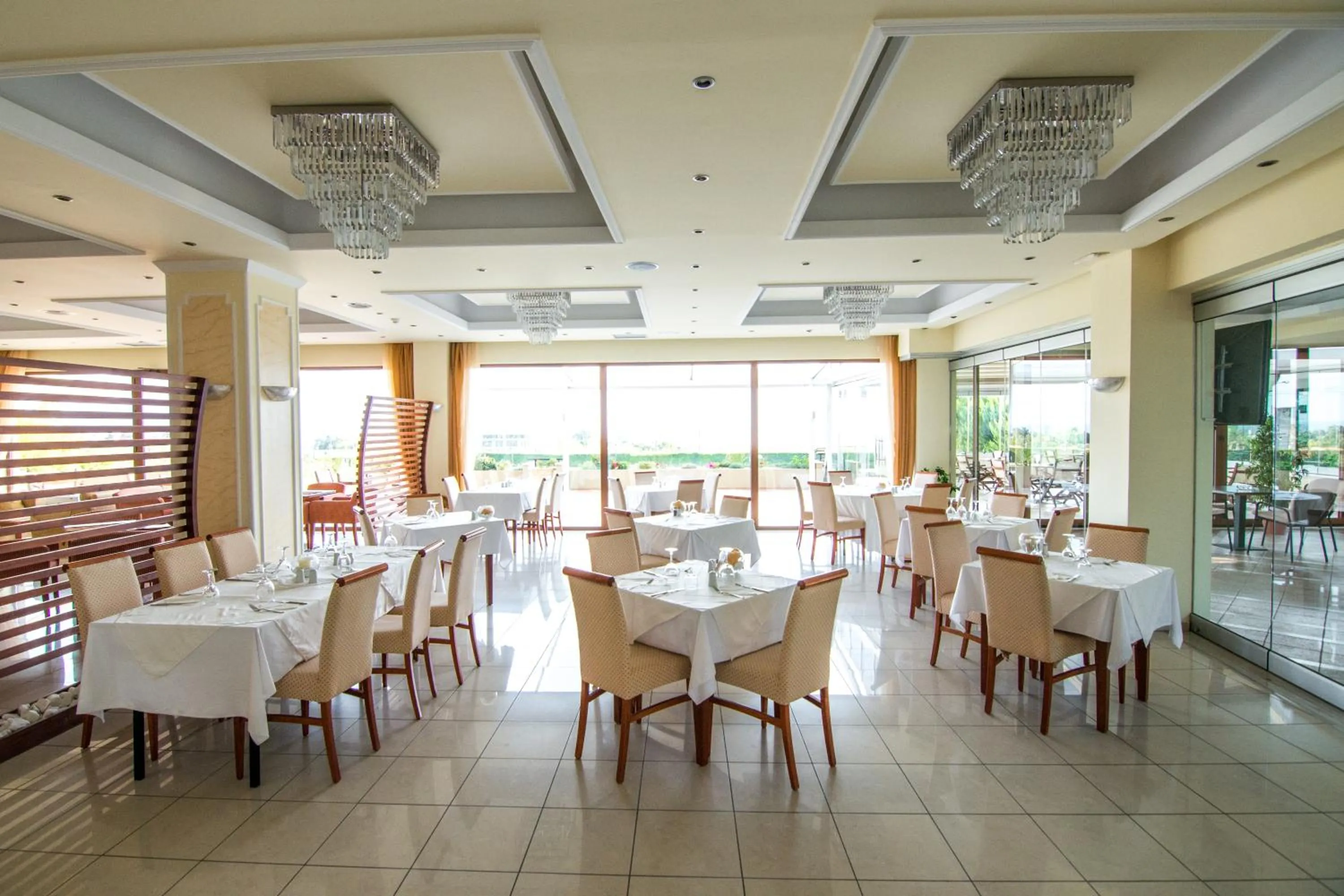 Restaurant/places to eat in Nefeli Hotel