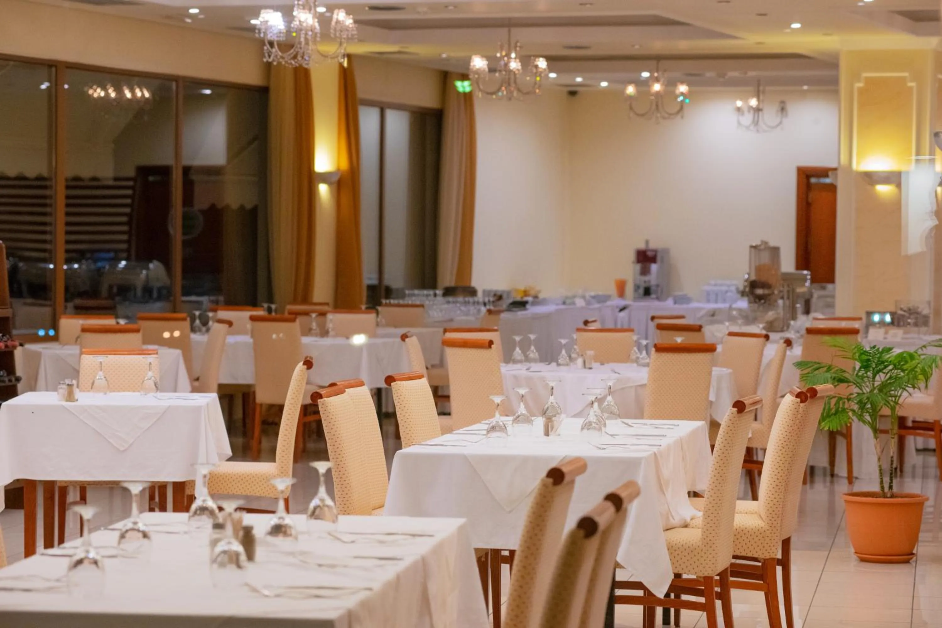Restaurant/places to eat in Nefeli Hotel
