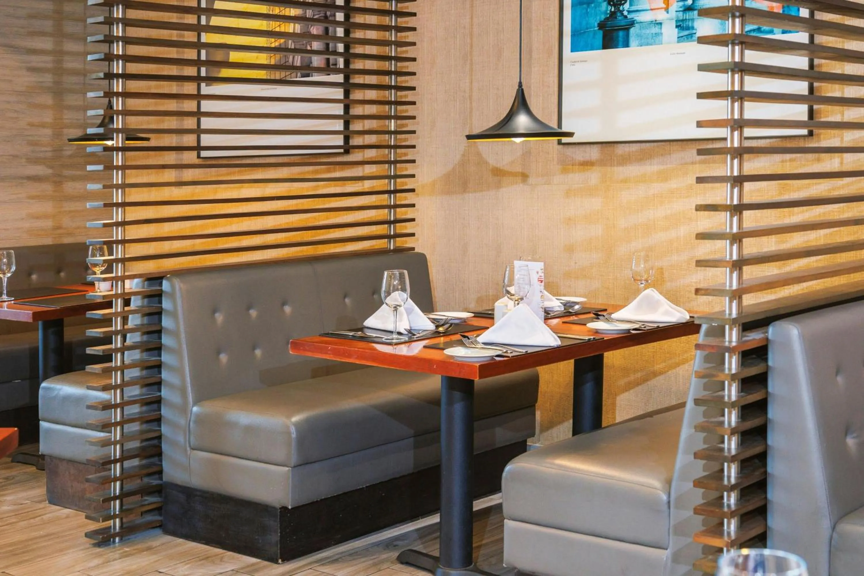 Restaurant/places to eat in Hotel Plaza Santiago