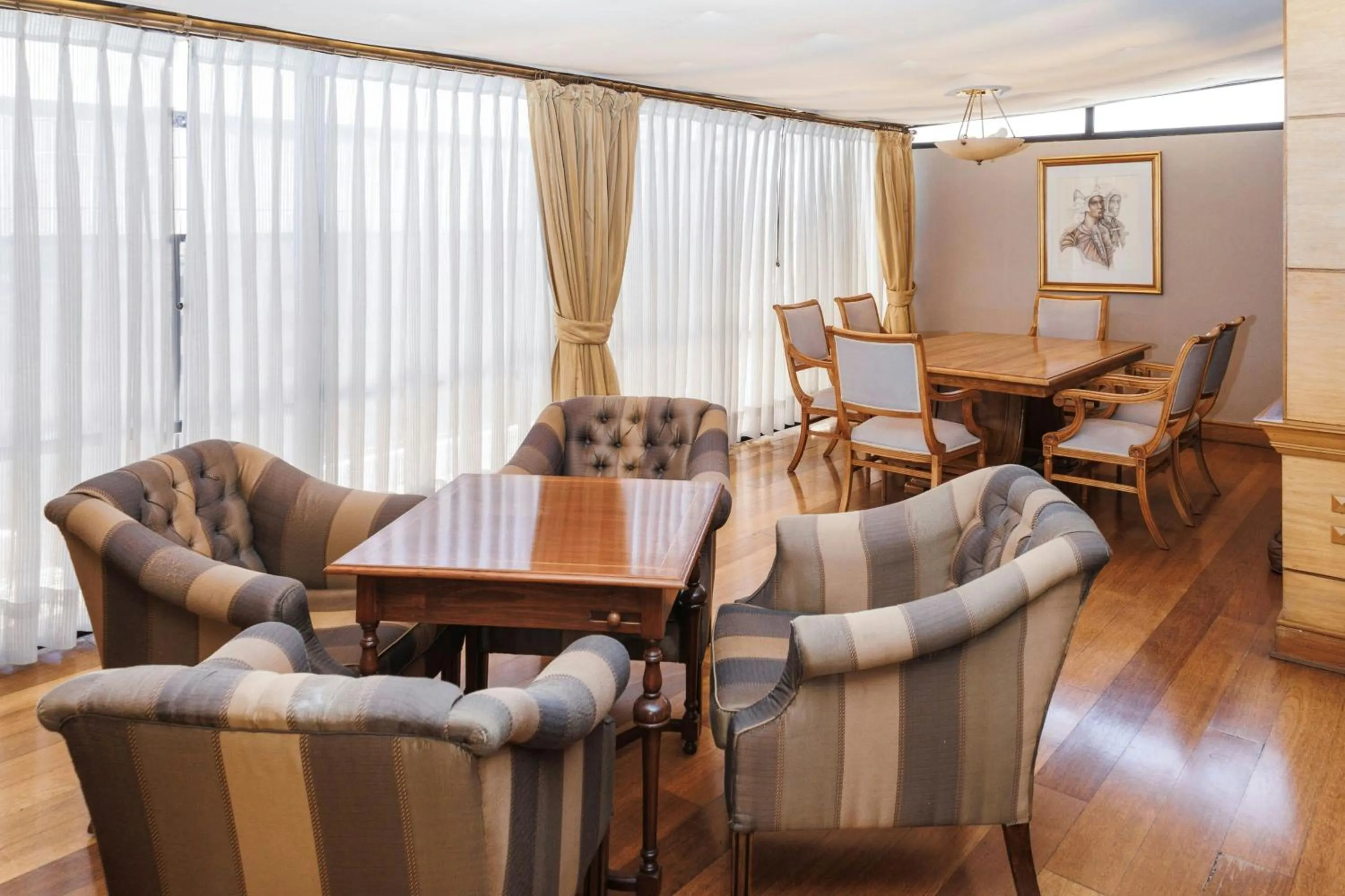 Photo of the whole room in Hotel Plaza Santiago