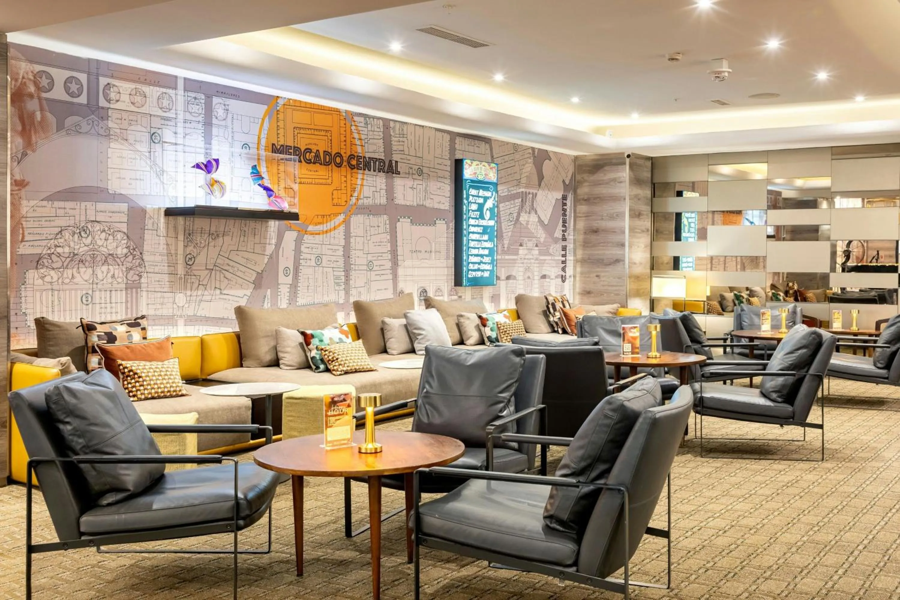 Lounge or bar in Hotel Plaza Santiago