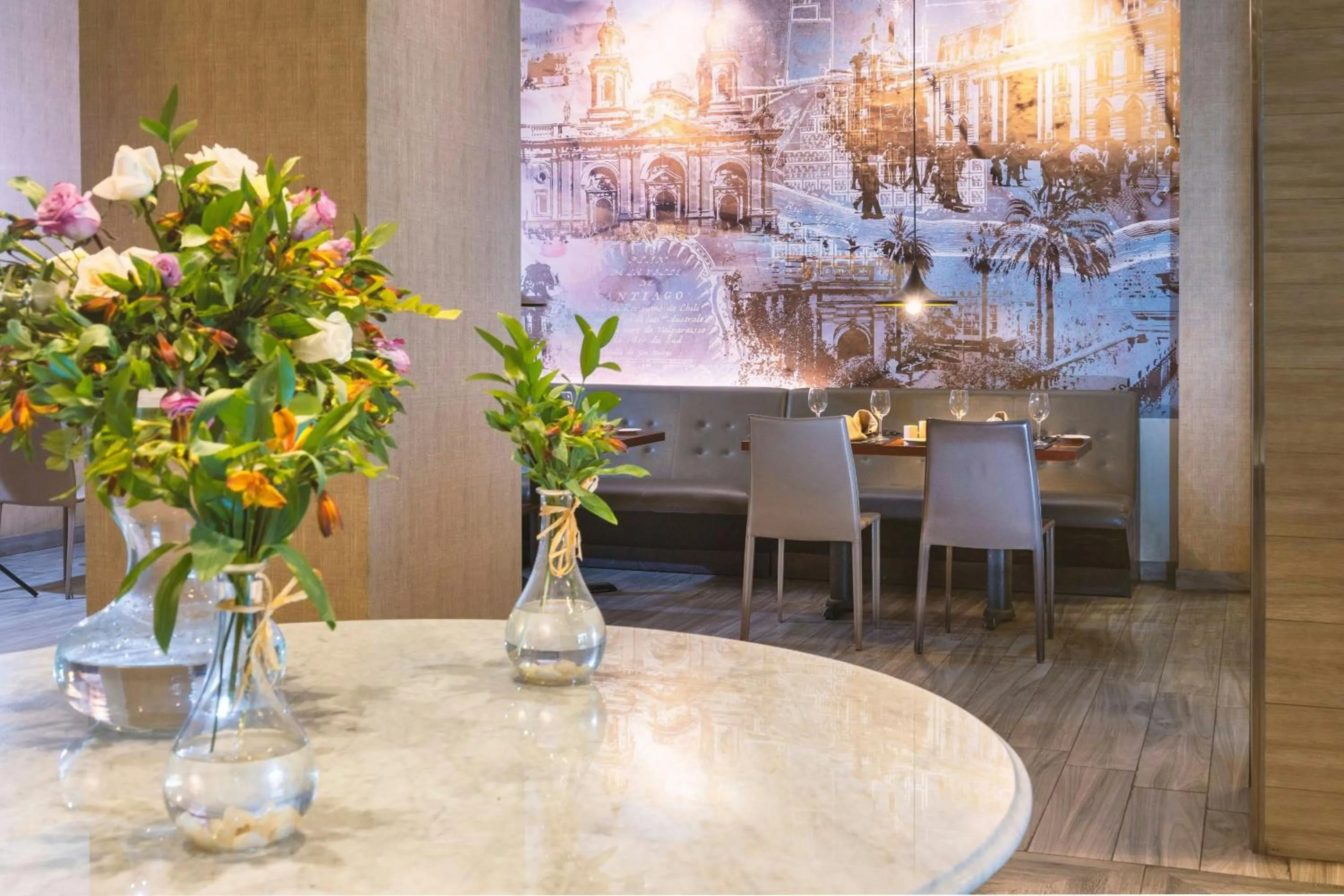 Restaurant/places to eat in Hotel Plaza Santiago