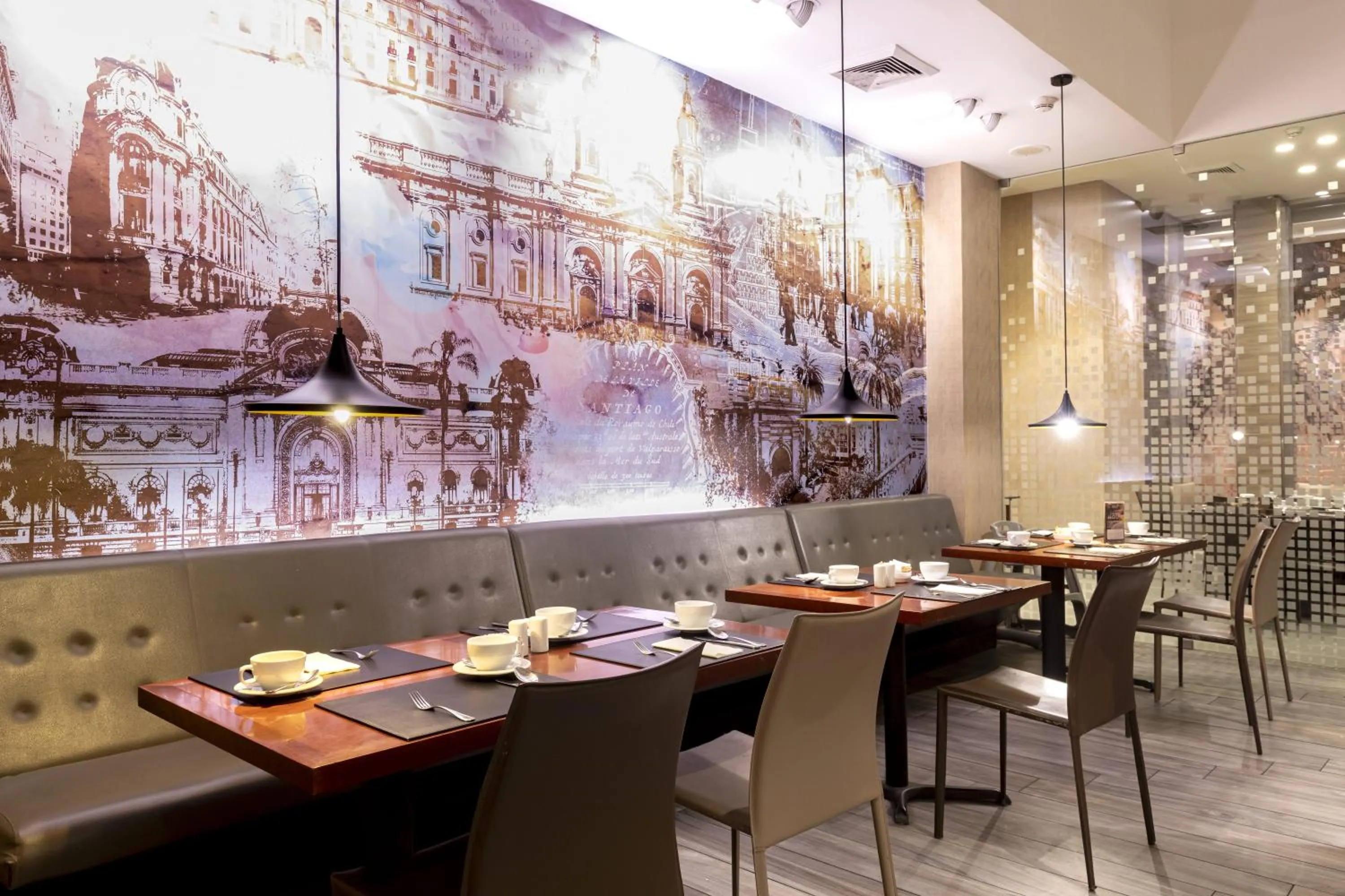 Restaurant/places to eat in Hotel Plaza Santiago