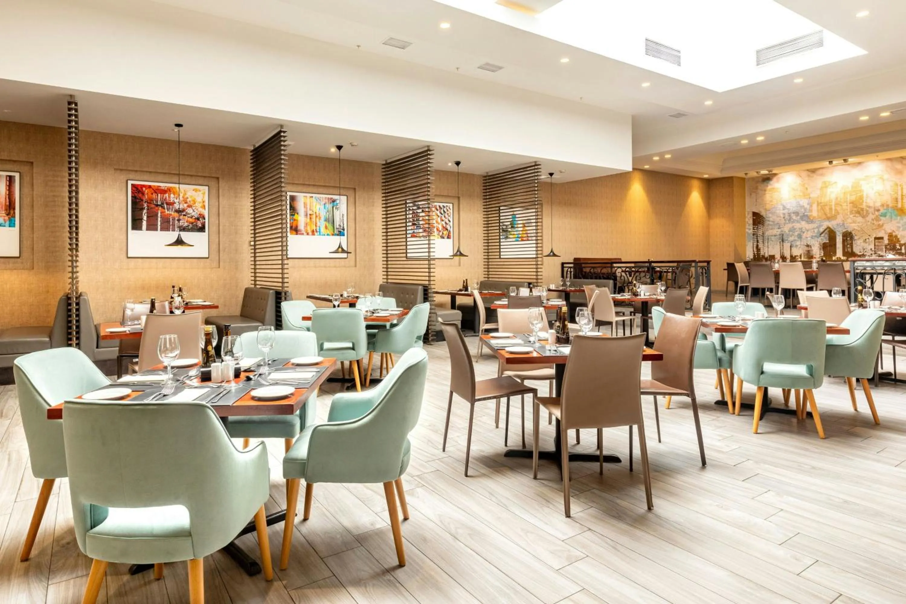 Restaurant/places to eat in Hotel Plaza Santiago