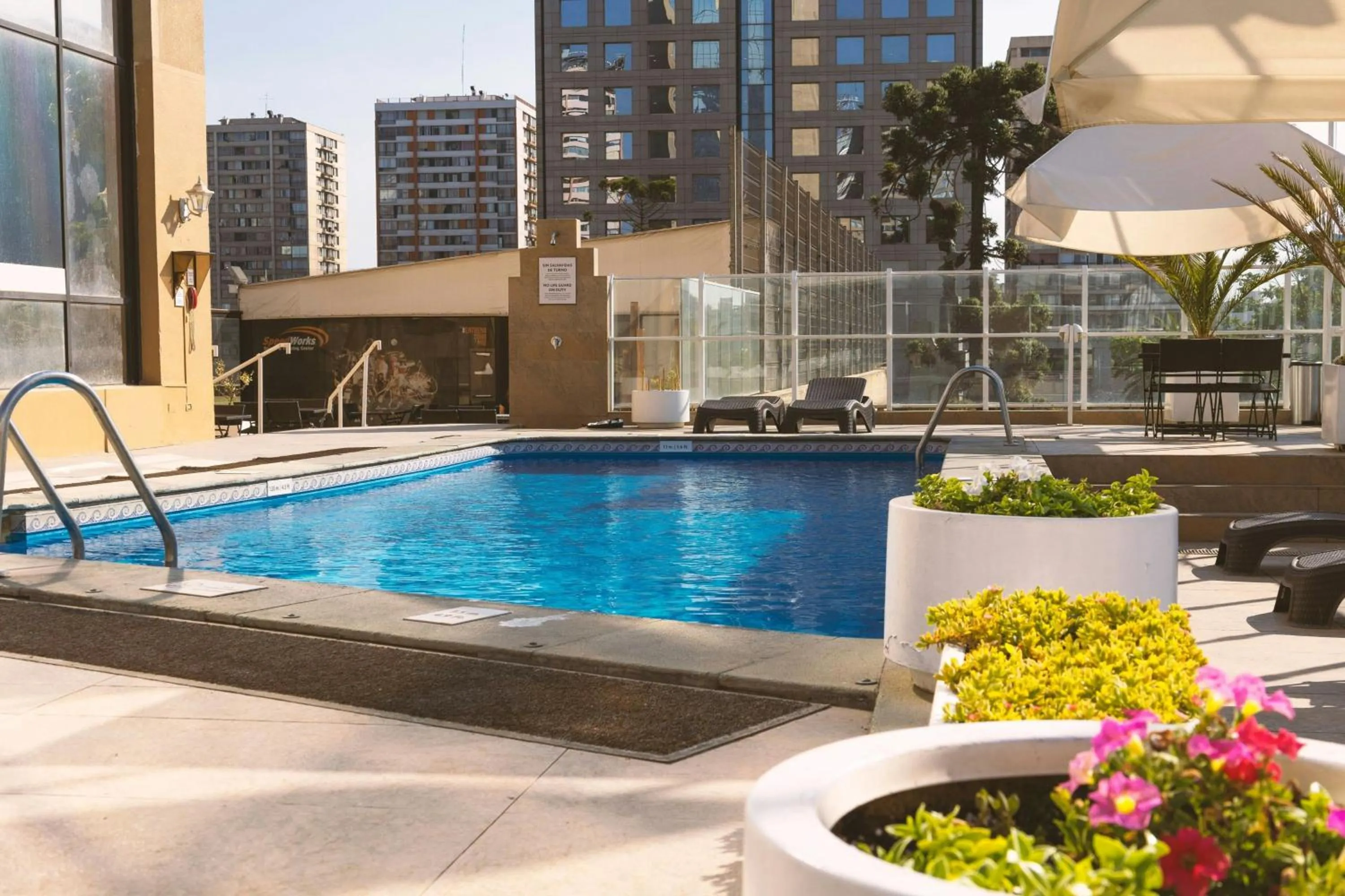 Swimming pool in Hotel Plaza Santiago