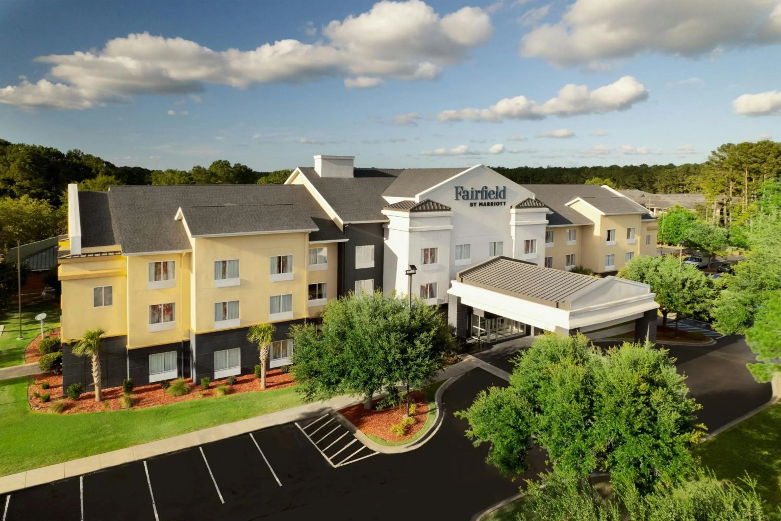 Property building in Fairfield Inn and Suites Charleston North/University Area