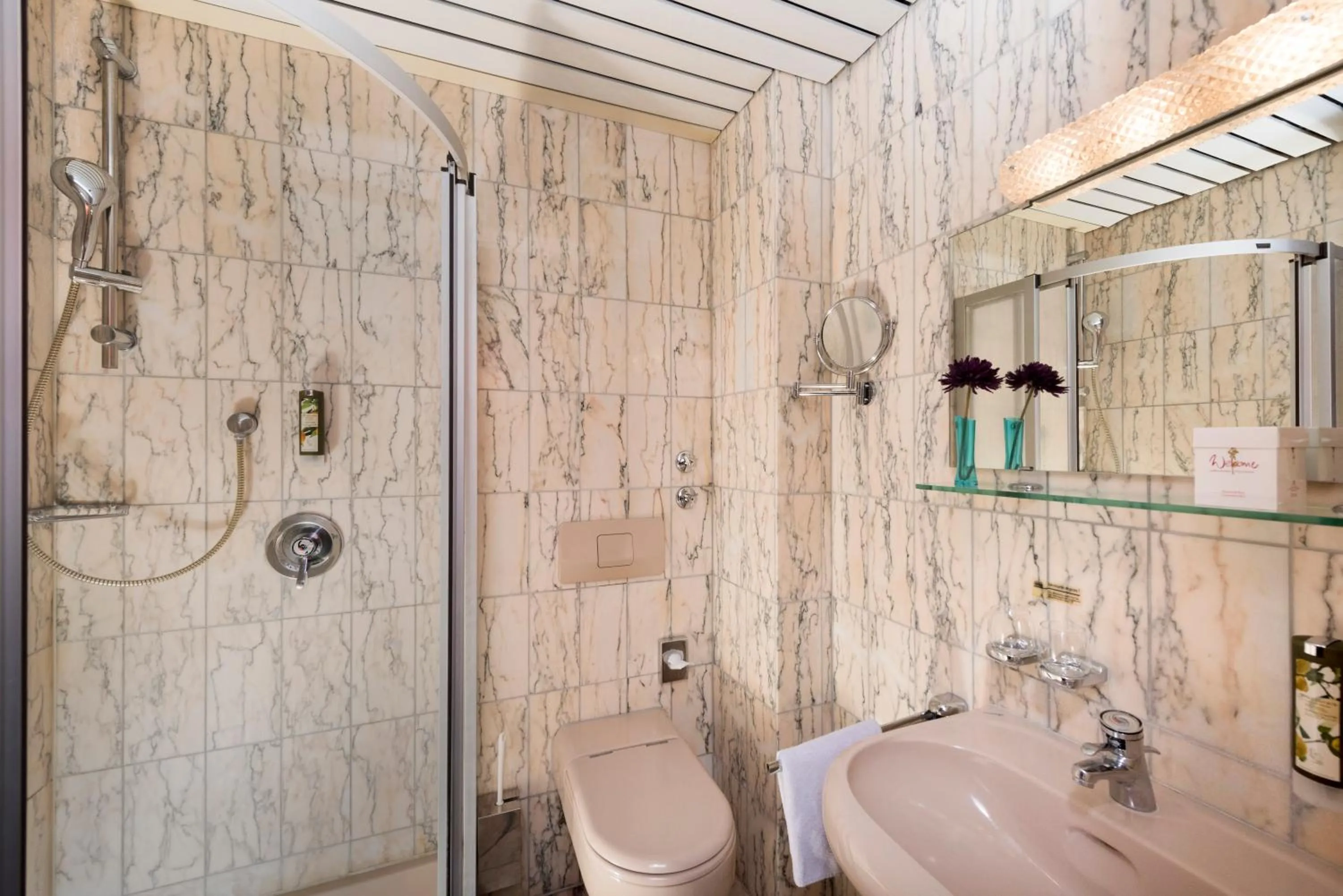 Bathroom in Hotel Harheimer Hof