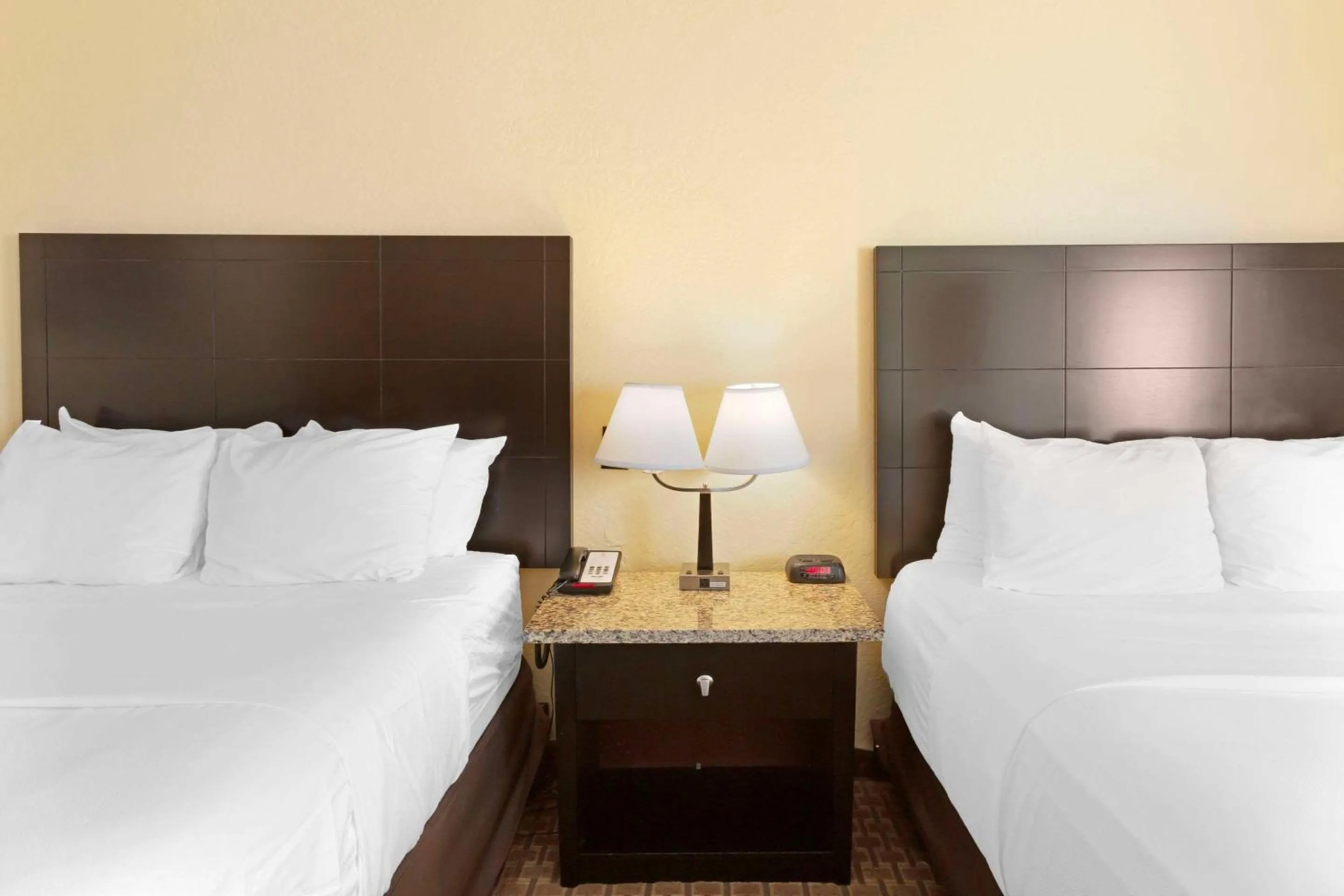 Bedroom, Bed in Comfort Inn Near Grand Canyon