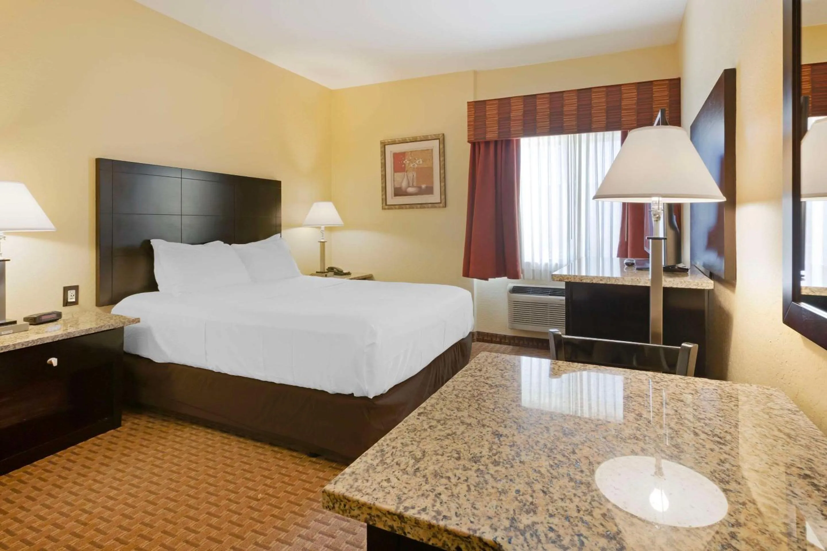 Bedroom, Bed in Comfort Inn Near Grand Canyon