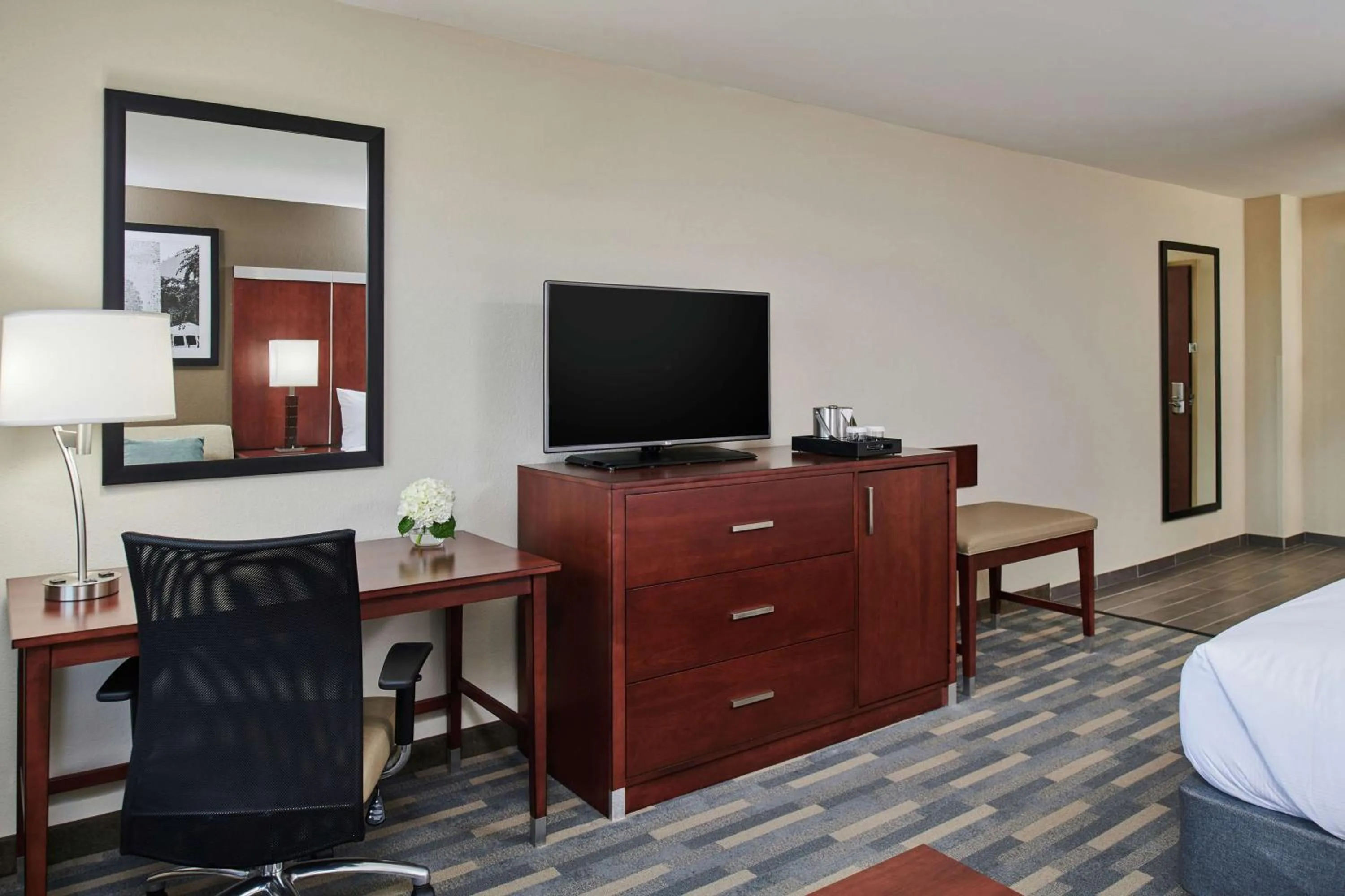 Bedroom, Bed in Doubletree By Hilton Raleigh Crabtree Valley