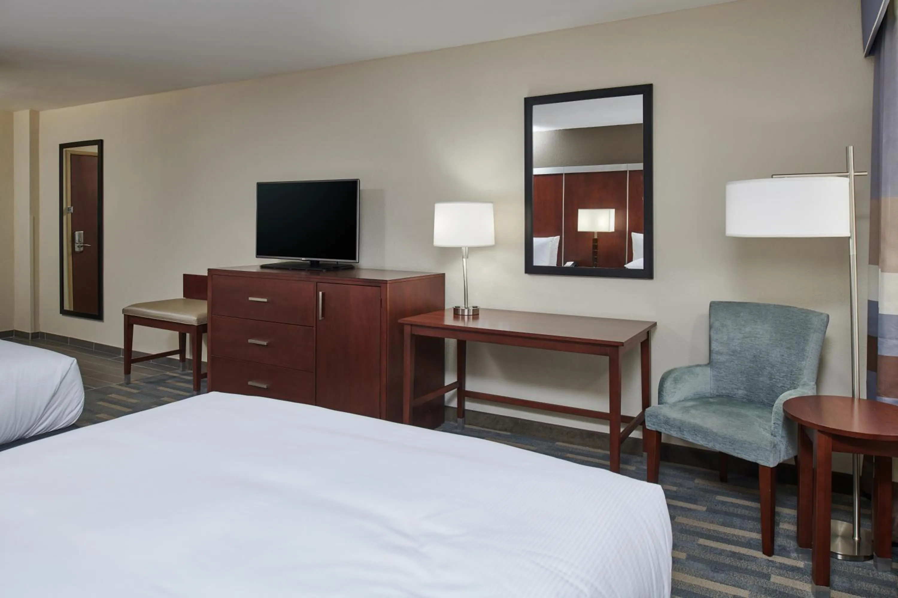 Bed in Doubletree By Hilton Raleigh Crabtree Valley