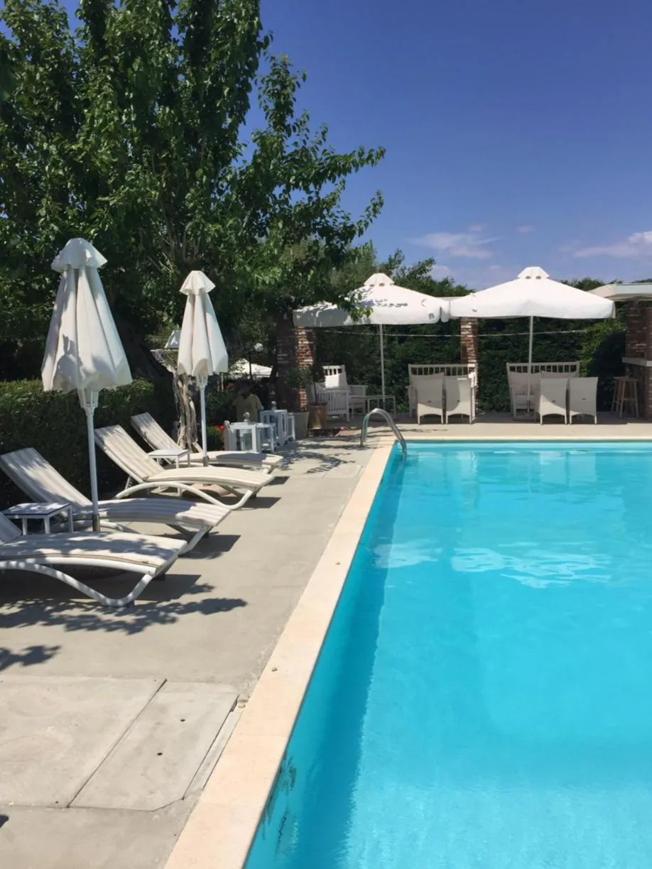 Oikies Small Elegant Houses