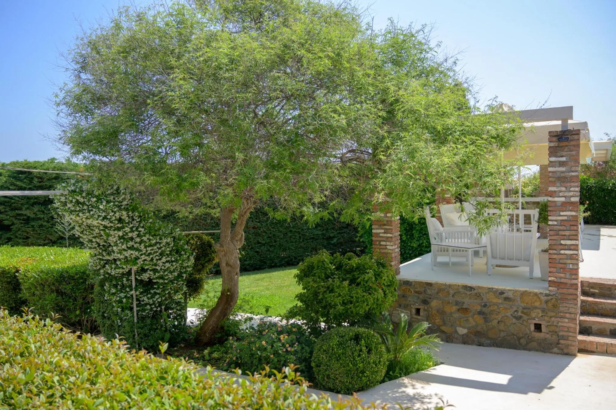 Oikies Small Elegant Houses