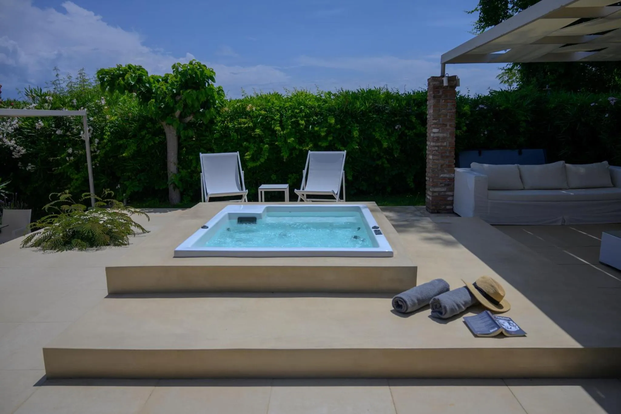 Oikies Small Elegant Houses