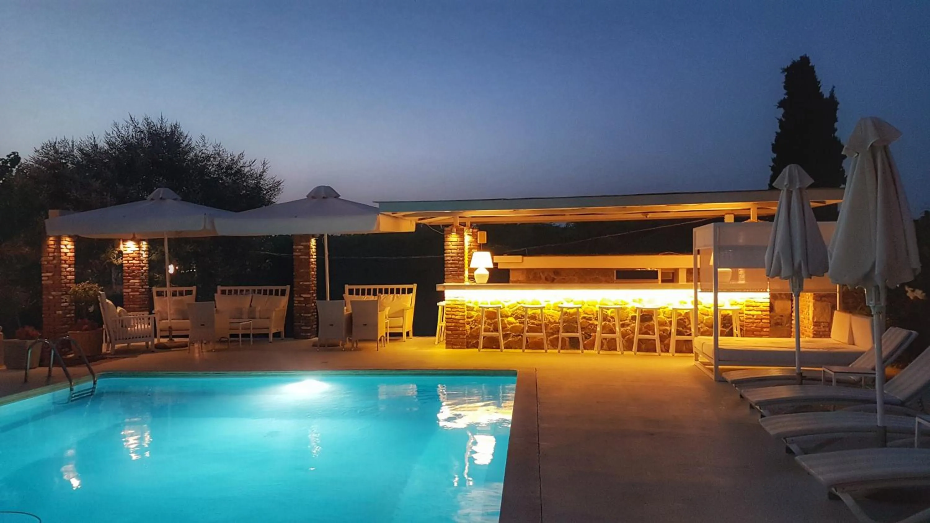 Oikies Small Elegant Houses