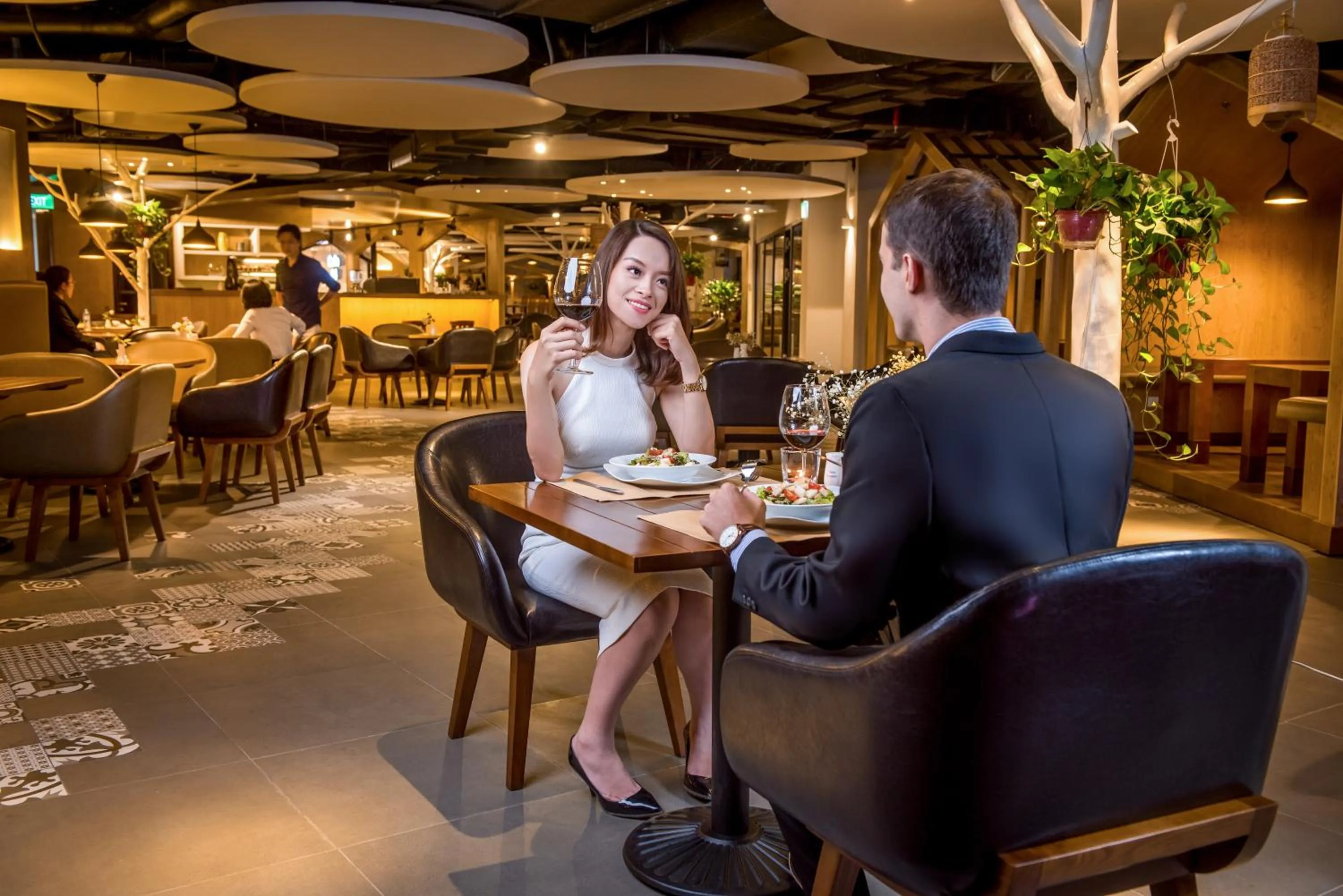 Restaurant/places to eat in Dream Hotel and Apartment