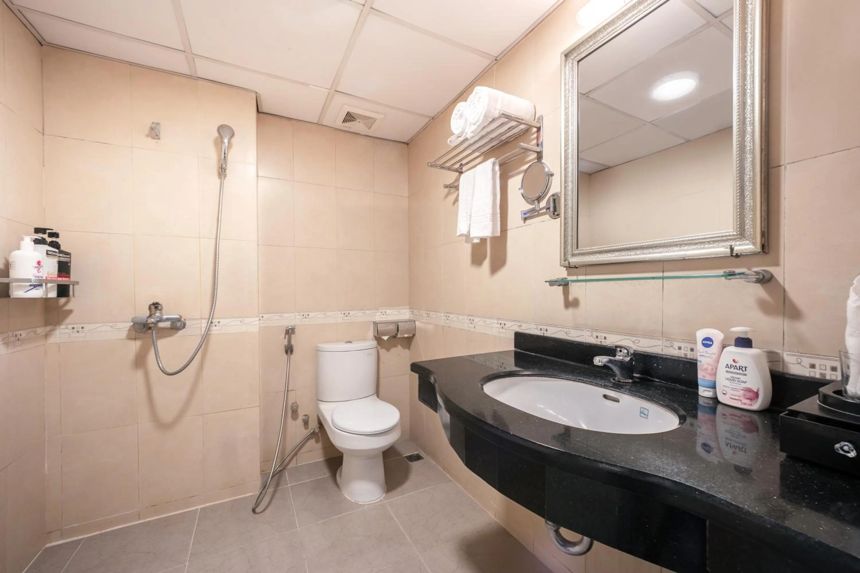 Shower in A25 Hotel - 57 Quang Trung