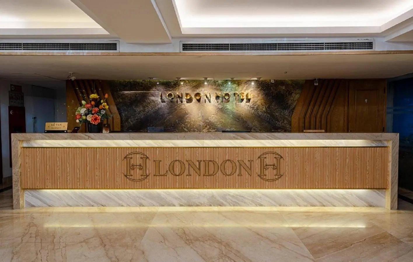 Lobby or reception in London Hanoi Hotel