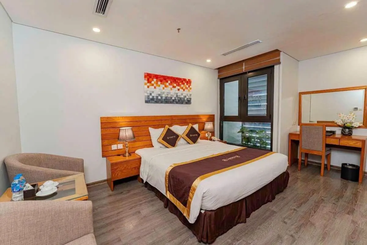 Bed in London Hanoi Hotel