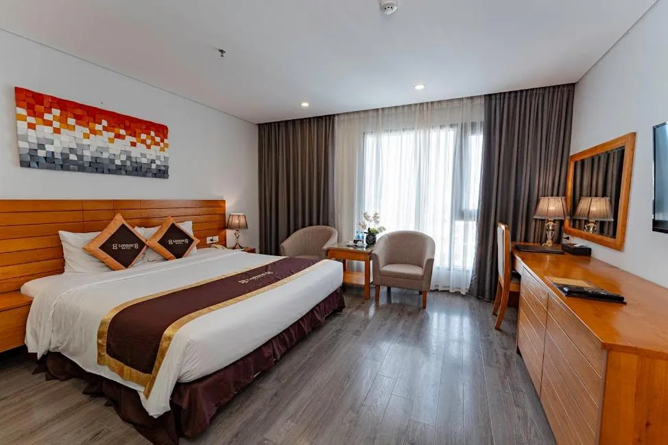 Photo of the whole room, Bed in London Hanoi Hotel