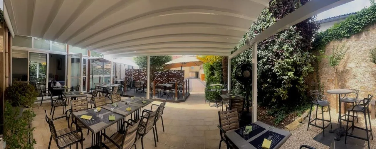 Logis Hôtel Le Lion d'Or