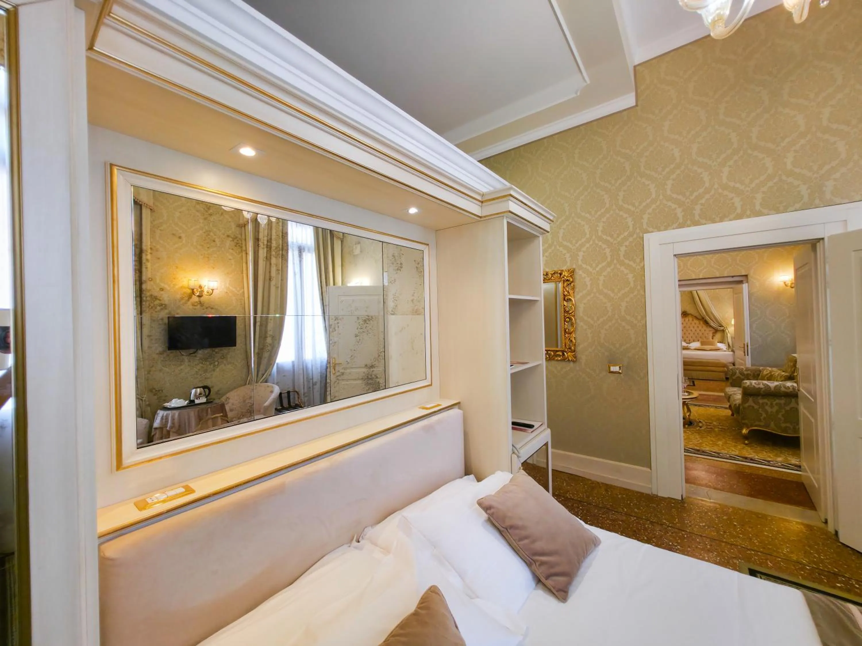 Bedroom, Bed in Hotel Al Duca Di Venezia