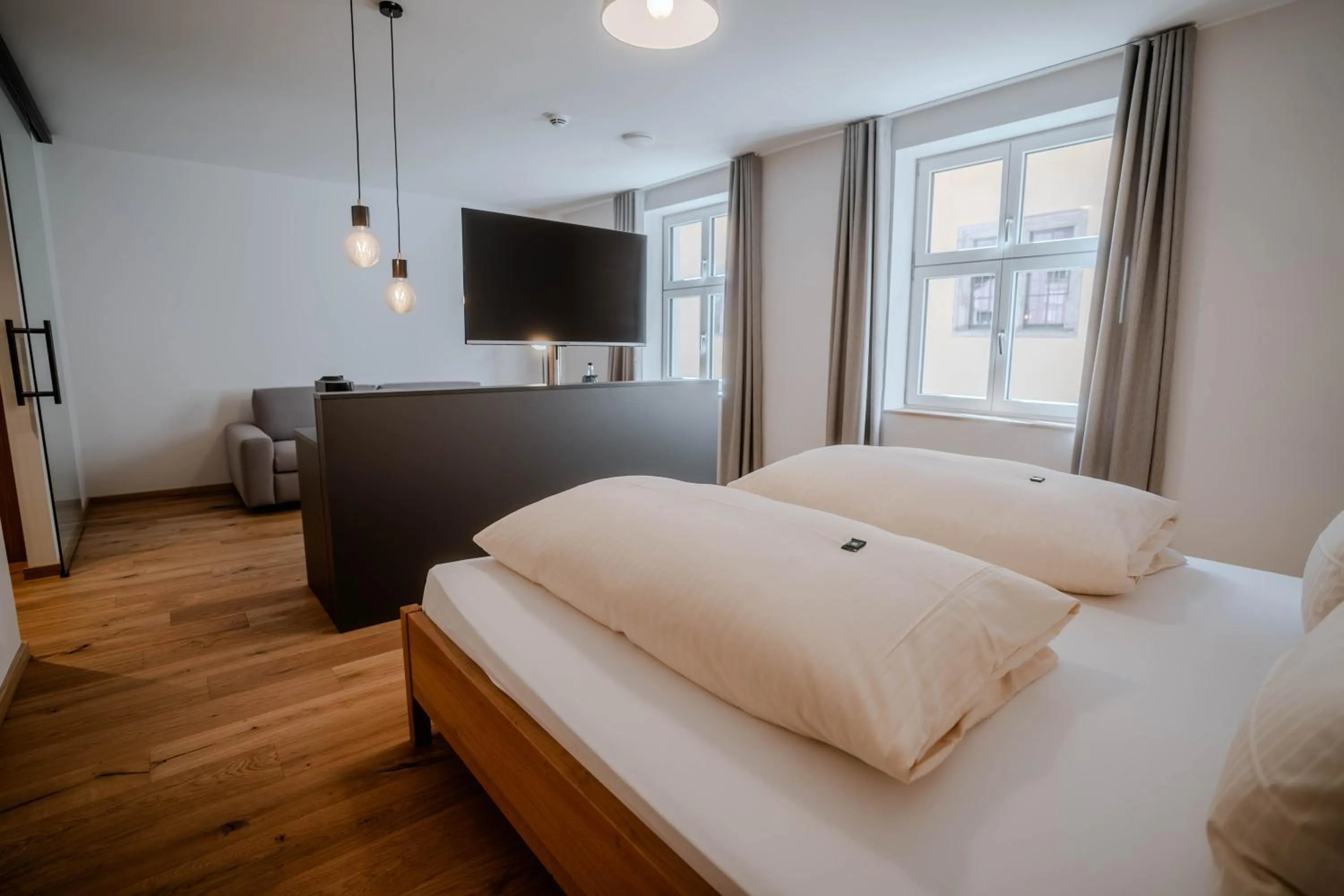 Photo of the whole room, Bed in Hotel Deutsches Haus