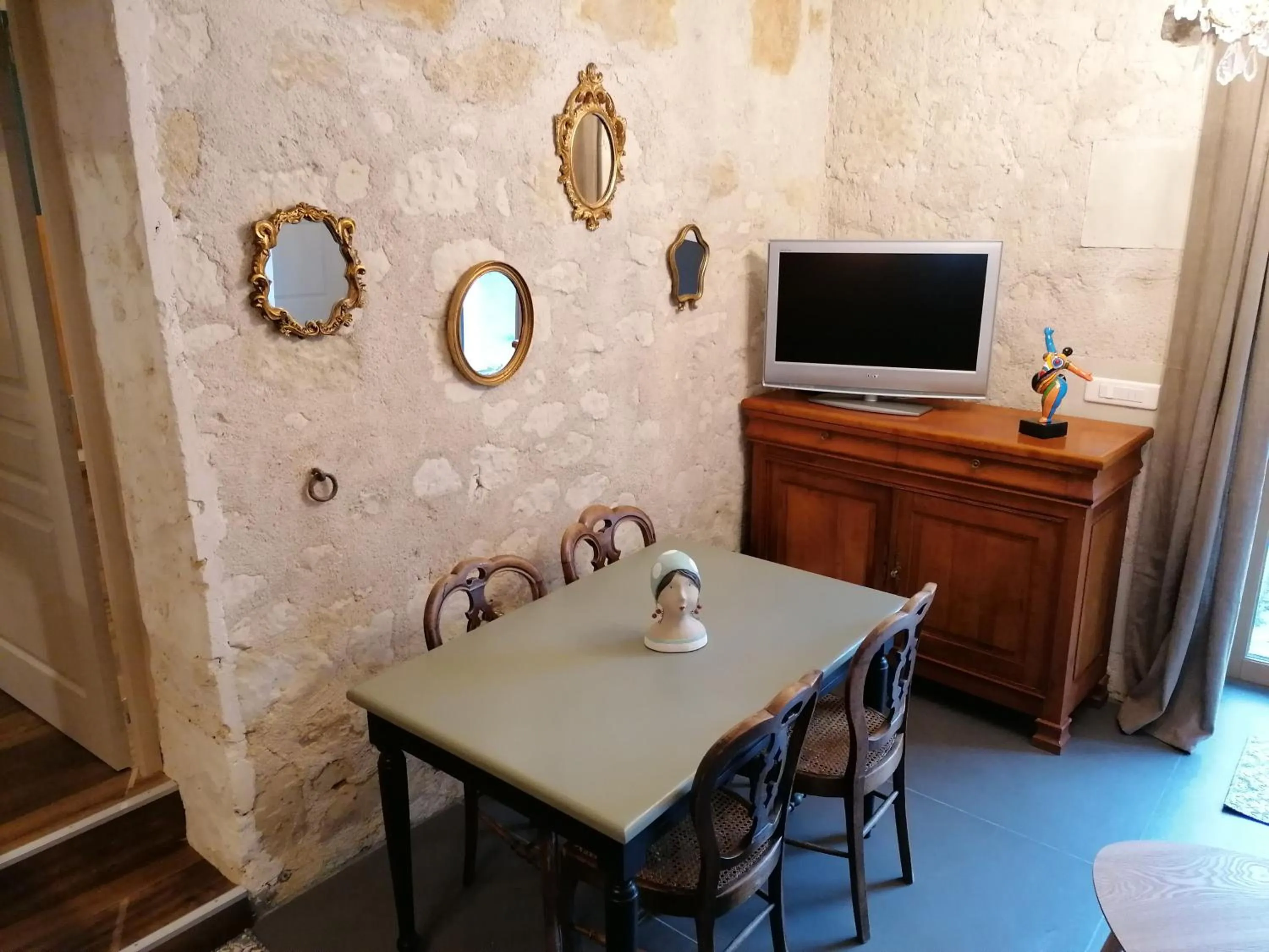 Dining area in Aquarelle