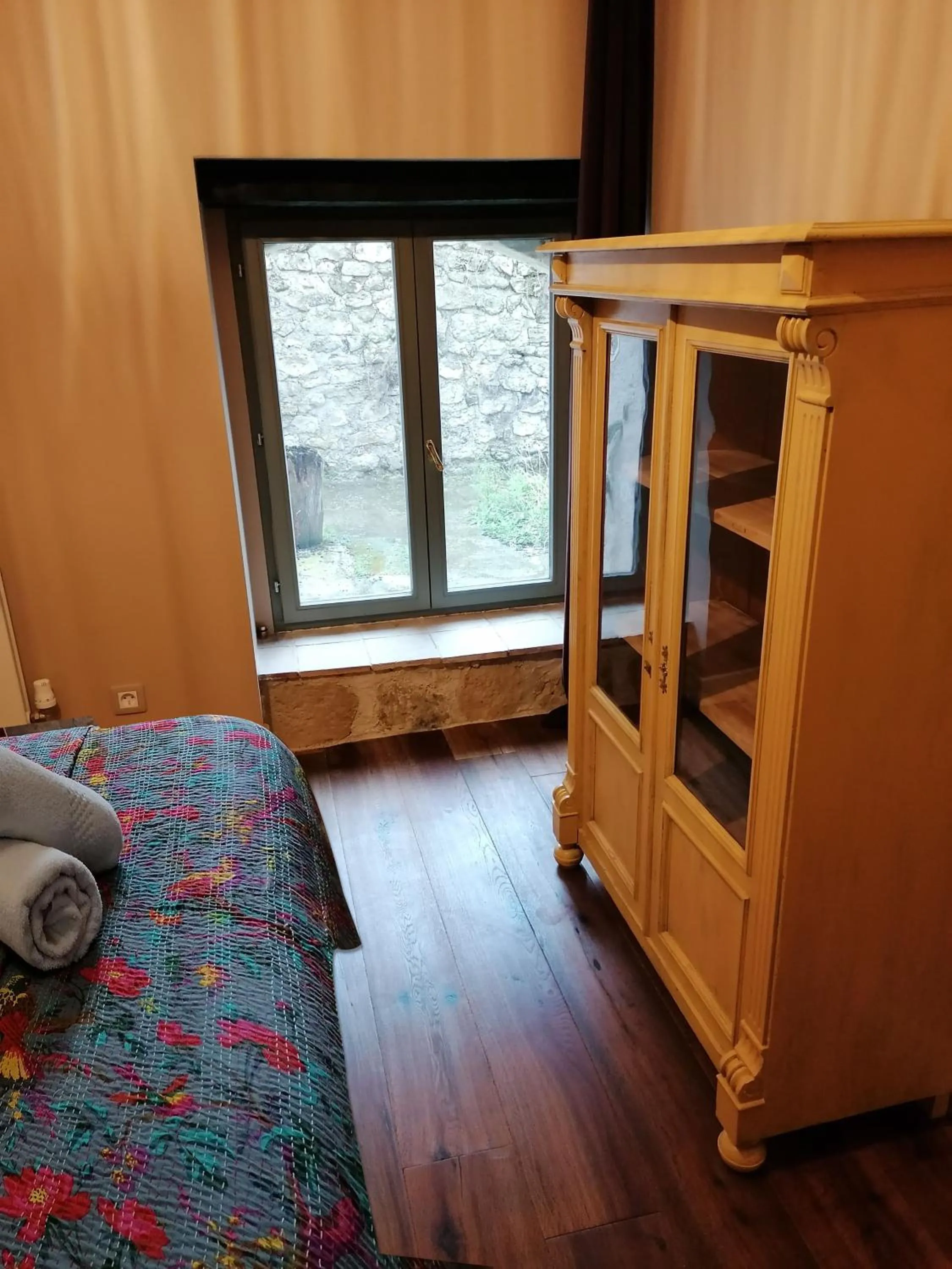 Decorative detail, Bed in Aquarelle